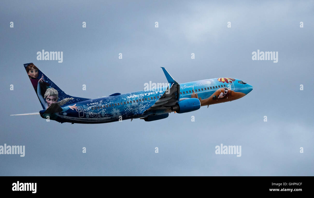 Westjet Boeing 737-800 C-GWSV Disney spécial "gelé" livery Banque D'Images