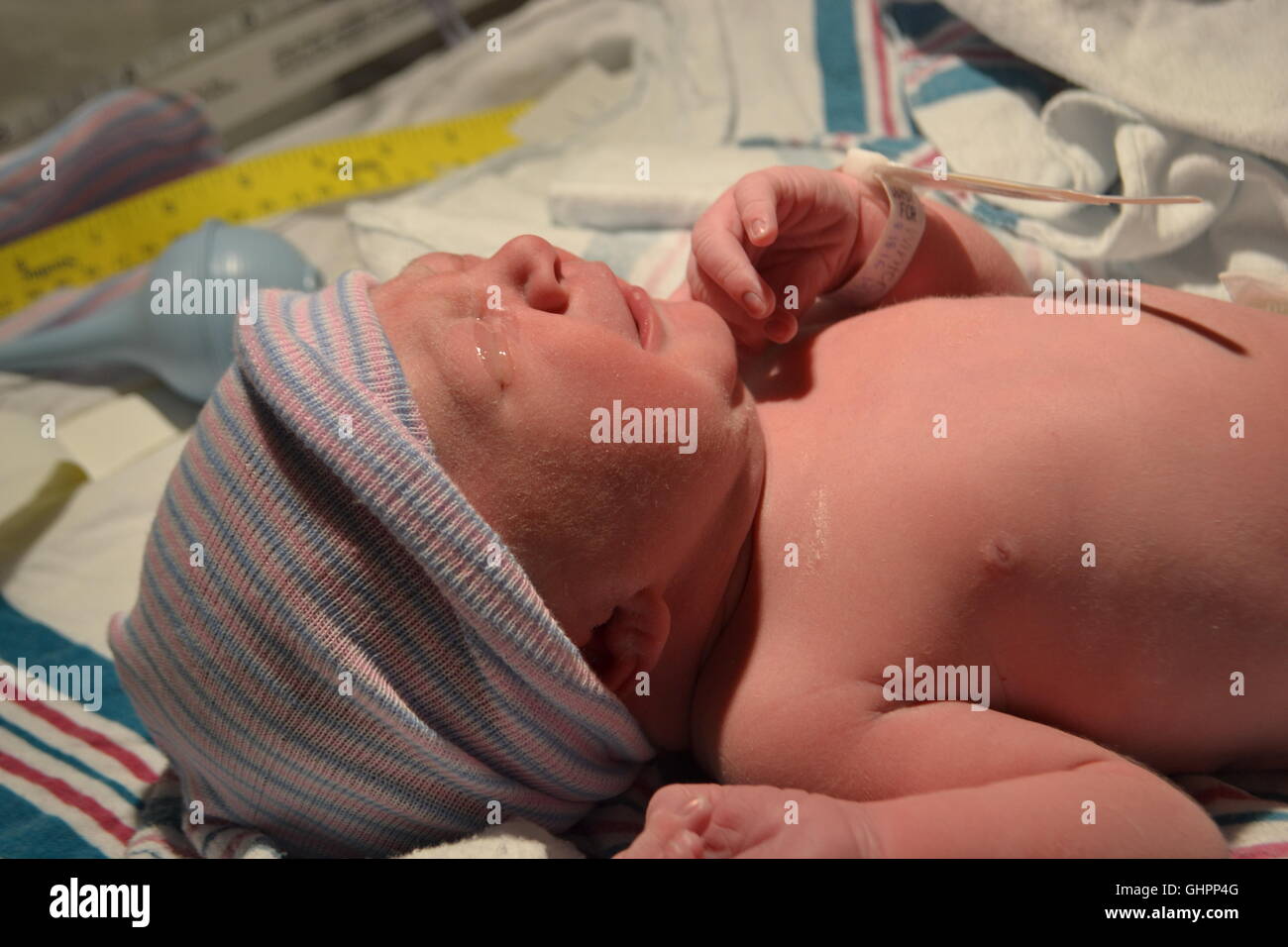 Bébé nouveau-né à l'hôpital Banque D'Images