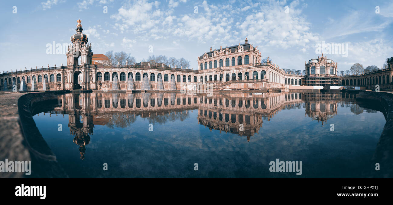 Nuit Panorama de Zwinger Palace. Dresde. Allemagne Banque D'Images