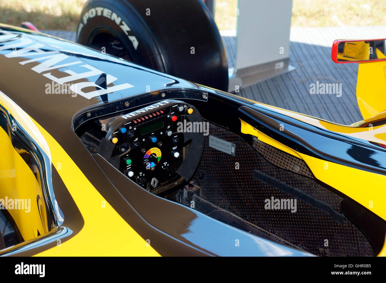 COCKPIT DE VOITURE RENAULT F.1 AFFICHER Banque D'Images