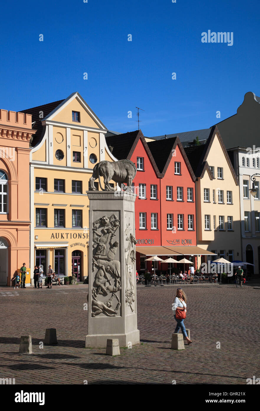 Place du marché avec Lion-Monument, Schwerin, Mecklembourg Poméranie occidentale, l'Allemagne, de l'Europe Banque D'Images