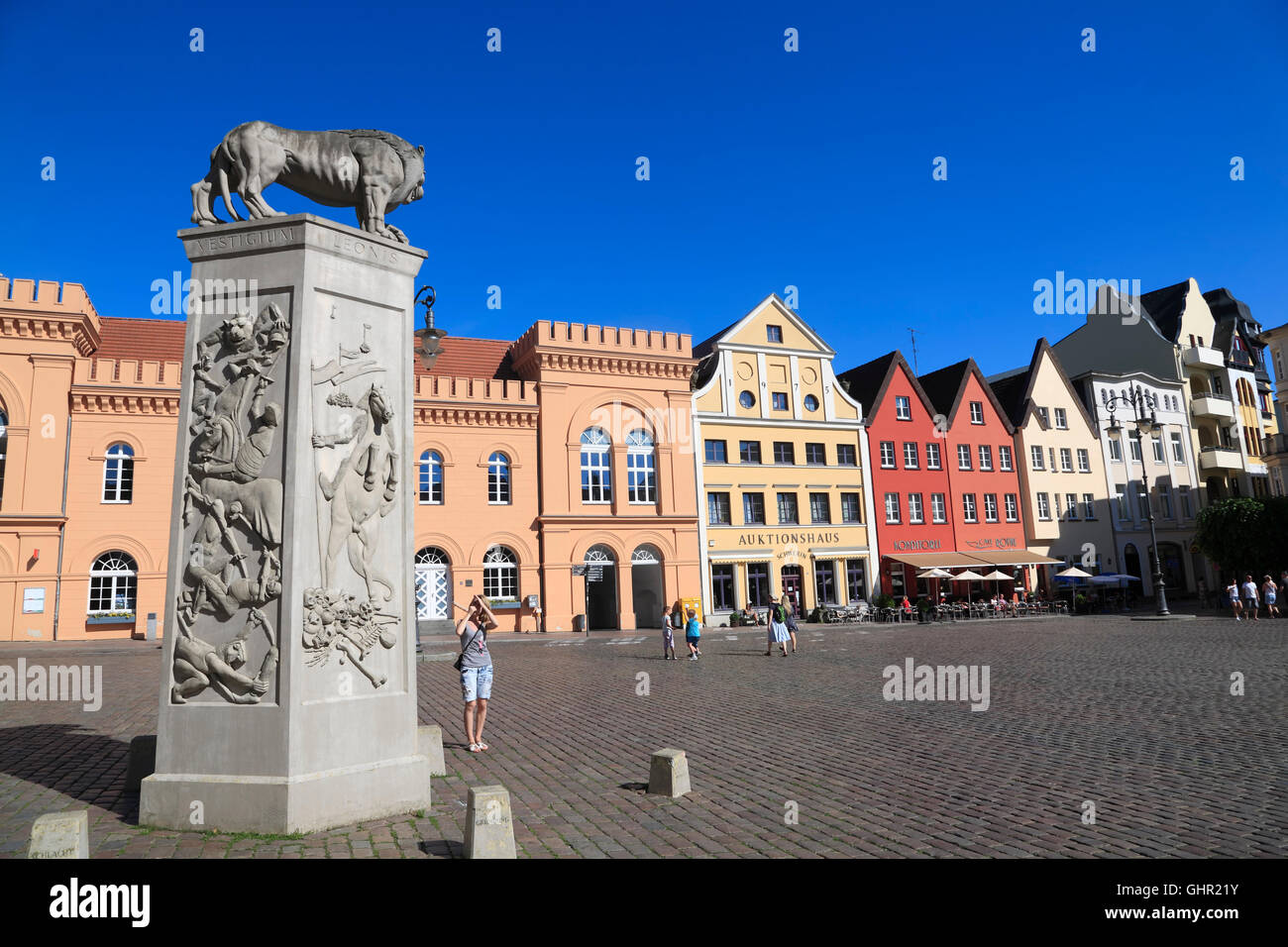 Place du marché avec Lion-Monument, Schwerin, Mecklembourg Poméranie occidentale, l'Allemagne, de l'Europe Banque D'Images