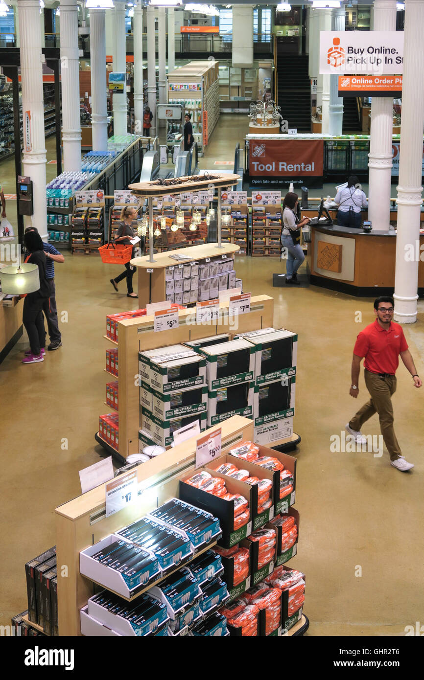 Dans l'écran Home Depot, NEW YORK Banque D'Images