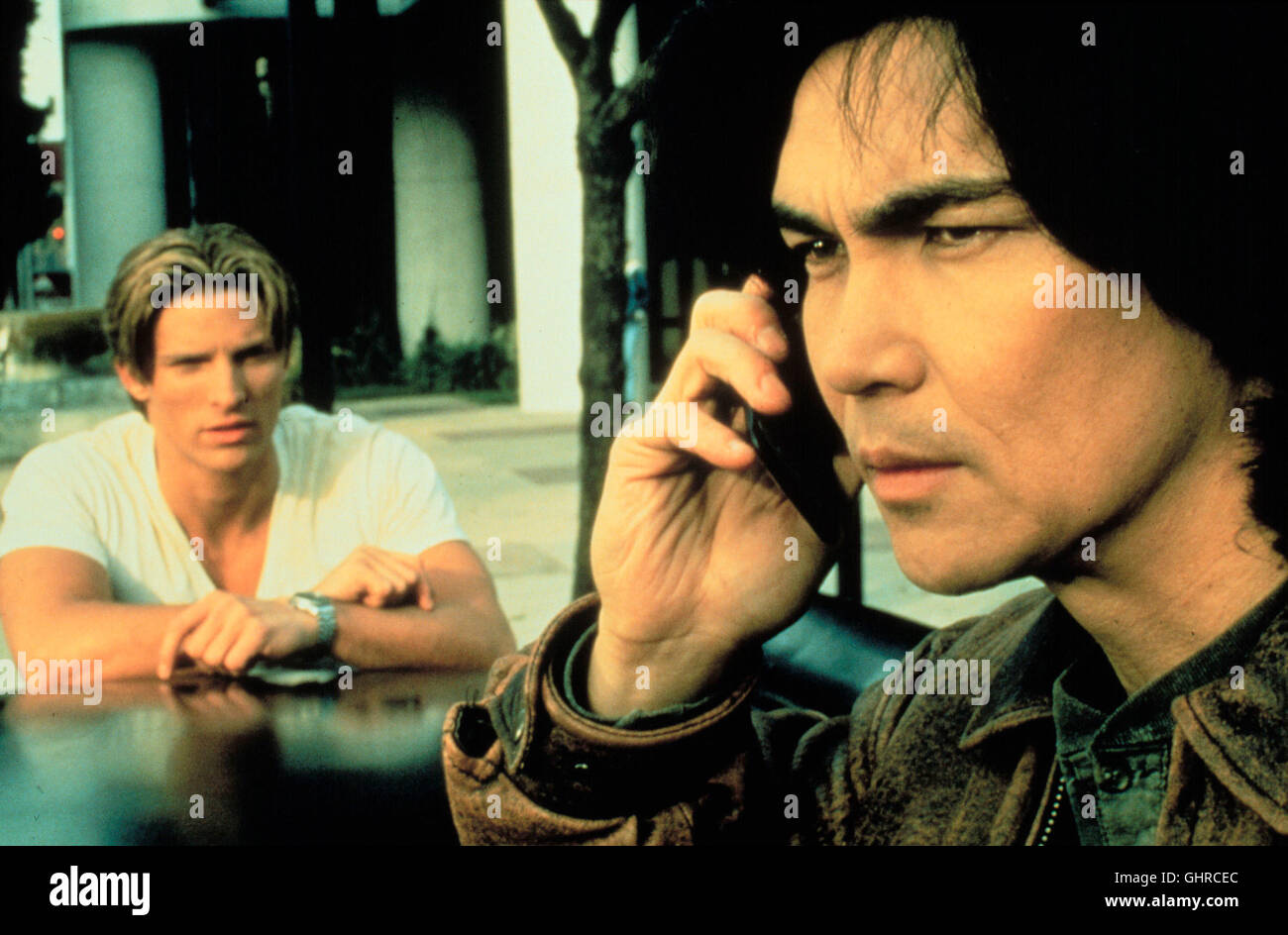 Cyber Tracker II - Retour sur l'- Eric Phillips (DON- âTHE DRAGON' WILSON) Geheimagent arbeitet als im Auftrag der geographie. Bei seinen gefährlichen Einsätzen er wird von sogenannten Cyber Tracker unterstützt. Computergesteuerten Kampfmaschinen äußerlich Die sind durch nichts von Menschen zu unterscheiden und werden zum Schutz der Ermittler Verbrechens der Bekämpfung-le. Der Gangster Morgan Mlle-braucht diese Technologie zu seinen Zwecken. The erklärtes Endziel, die Welt ist es zu beherrschen. Voir mit Jared (STEVE BURTON,li). Regie : Richard Pepin aka. Cyber Tracker II Banque D'Images