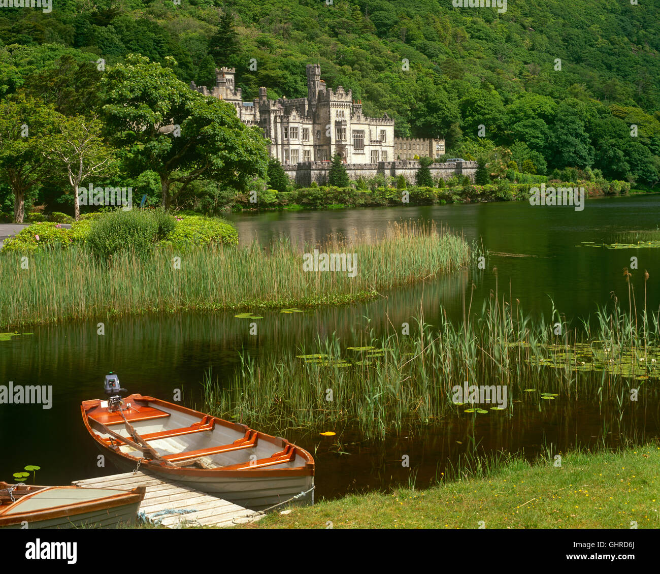 Kylemore abbey Banque de photographies et d’images à haute résolution ...
