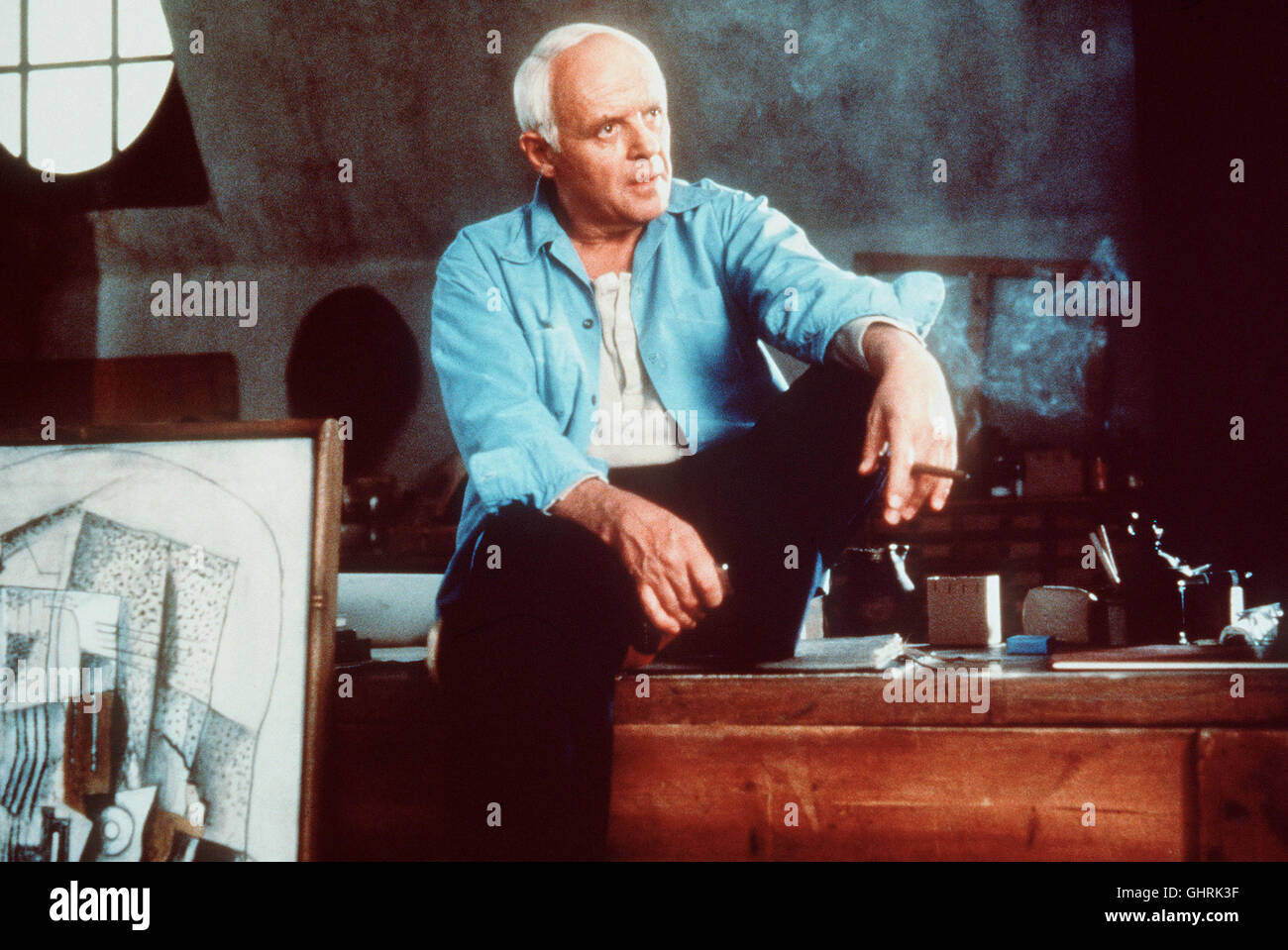 Mein mann ORF2 picasso 030 Paris, 1943. Mit Haut und Haaren verfällt die junge Malerin Françoise Gilot dem 62jährigen Genie Pablo Picasso. Bald hat sie den Platz senneur bisherigen Geliebten Dora Maar eingenommen. Wenig später zieht sie mit ihm an die Südküste. Carouge (GE) Jahrelanger ein Kampf um ihre Individualität beginnt. Foto : Picasso (Anthony Hopkins) Régie : James Ivory aka. Picasso survivant Banque D'Images