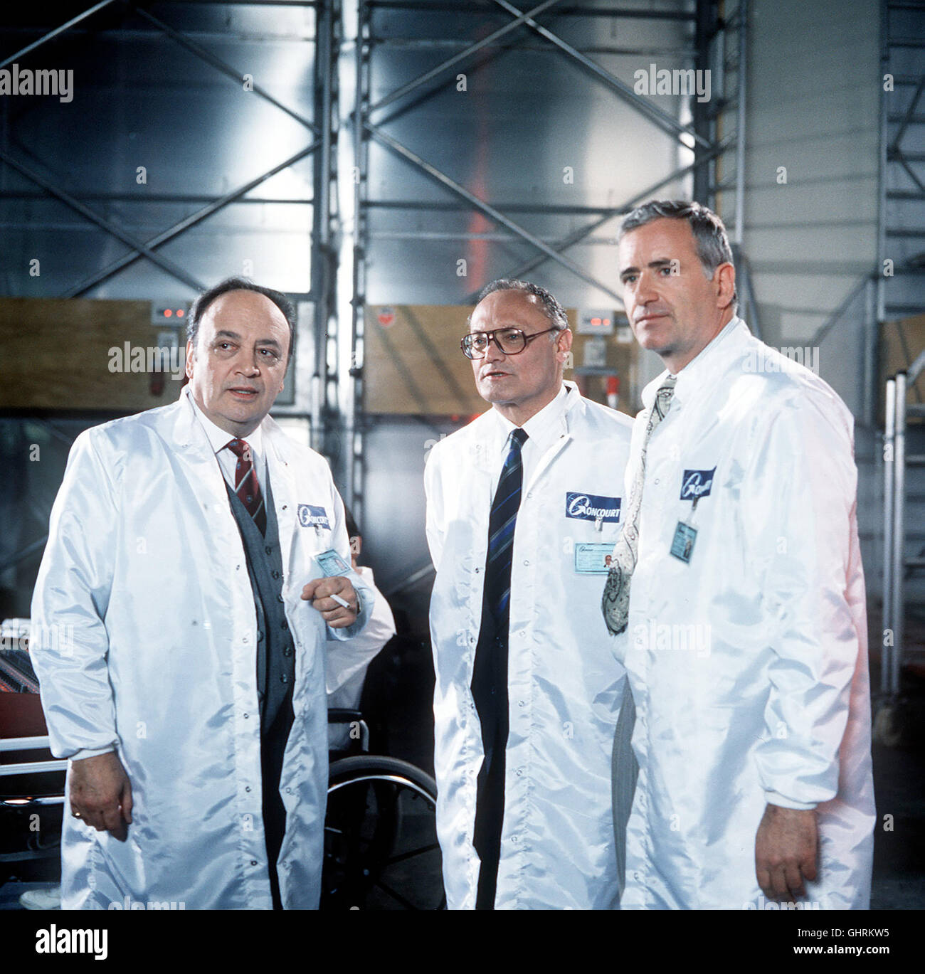 Mission eureka - Gibbs Am Ziel ist Bemühungen senneur. G 5 gelingt. Zur gleichen Zeit und erfahren de Groot, Goncourt, dass den Japanern Durchbruch der schon füher gelungen ist... Bild : Goncourt (RAYMOND PELLEGRIN), Dirk De Groot (WERNER KREINDL), Thomas Altenburg (PETER BONGARTZ) Régie : Franz Peter Wirth aka. Sechsteilige Killer-Computer der Reihe : Banque D'Images