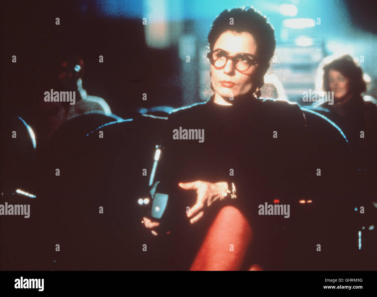 Der Schätzer - Noé, Gutachter von Feuerversicherung, widmet sich mit den Opfern von Brandunglücken Inbrunst. Da bleibt nicht viel Zeit für seine Frau Hera (Arsinee Khanjian) ; sie arbeitet mit en Zensur-Behörde, wo sie Pornofilme begutachtet, die sie bei den Vorführungen für ihre Sœur mitschneidet heimlich. Eines Tages vermietet Noah sein Haus für les absonderliche Filmaufnahmen und erlebt eine c Überraschung... Regie : Atom Egoyan aka. Le dispositif de réglage Banque D'Images