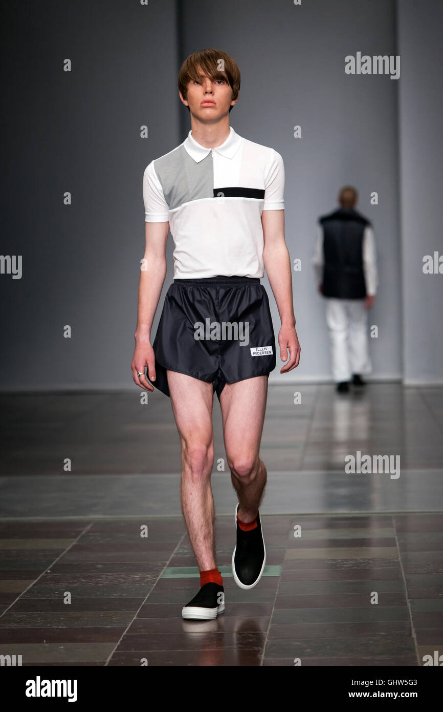 Copenhague, Denmmark - Août 11, 2016 : A model au Ellen show Pedersen à l'Hôtel de ville de Copenhague Copenhague pendant la Fashion Week Spring/Summer2017. Credit : OJPHOTOS/Alamy Live News Banque D'Images