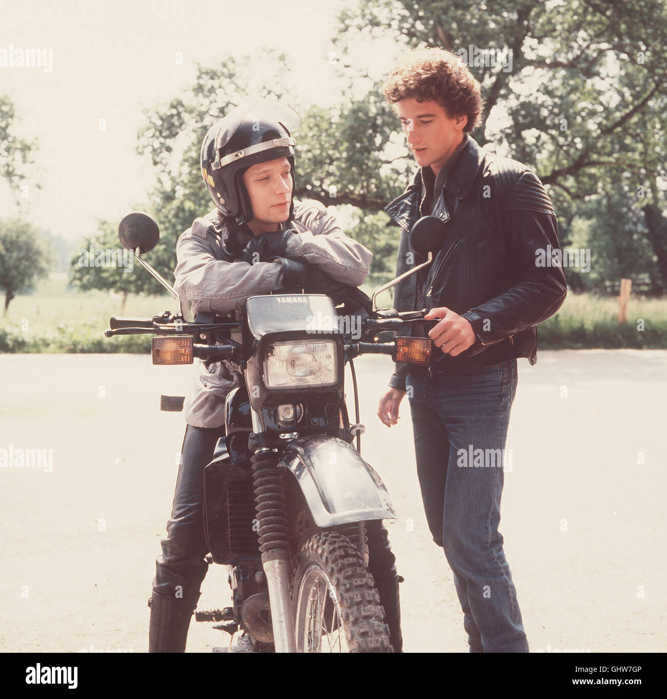 SOKO 5113 Folge Stille Teilhaber Falko (LUTZ SCHNELL, l.) und Ronald (HEIO VON STETTEN) stehlen einem Briefträger mourir, Zustelltasche handy dans der Post vertrauliche Mitteilungen und erpressen die Adressaten. Die sache läuft bis, un intestin eines der Opfer Selbstmord begeht ... Regie : Ulrich Stark aka. Teilhaber Stille Banque D'Images