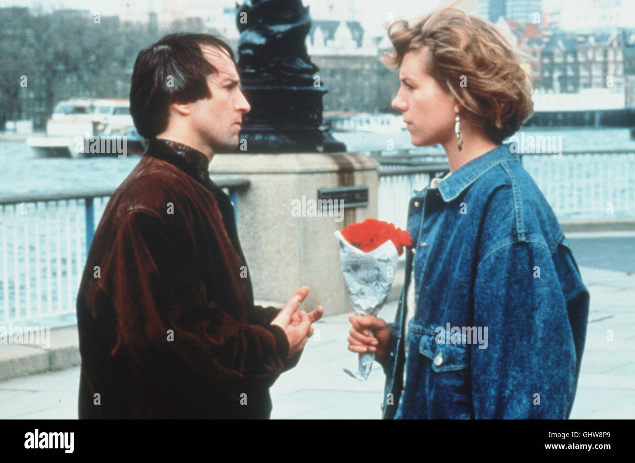 WIE VERRÜCKT UND AUS TIEFSTEM- HERZEN Wie verrückt und aus tiefstem liebt die Herzen Übersetzerin Nina ihren verstorbenen Ehemann Jamie, der aus dem Reich der Toten in ihrer Einbildung zurückkehrt... Bild : Alan Rickman (Jamie), Juliet STEVENSON (NINA), Michael Maloney (Mark) Régie : Anthony Minghella aka. Vivo per Lei Banque D'Images