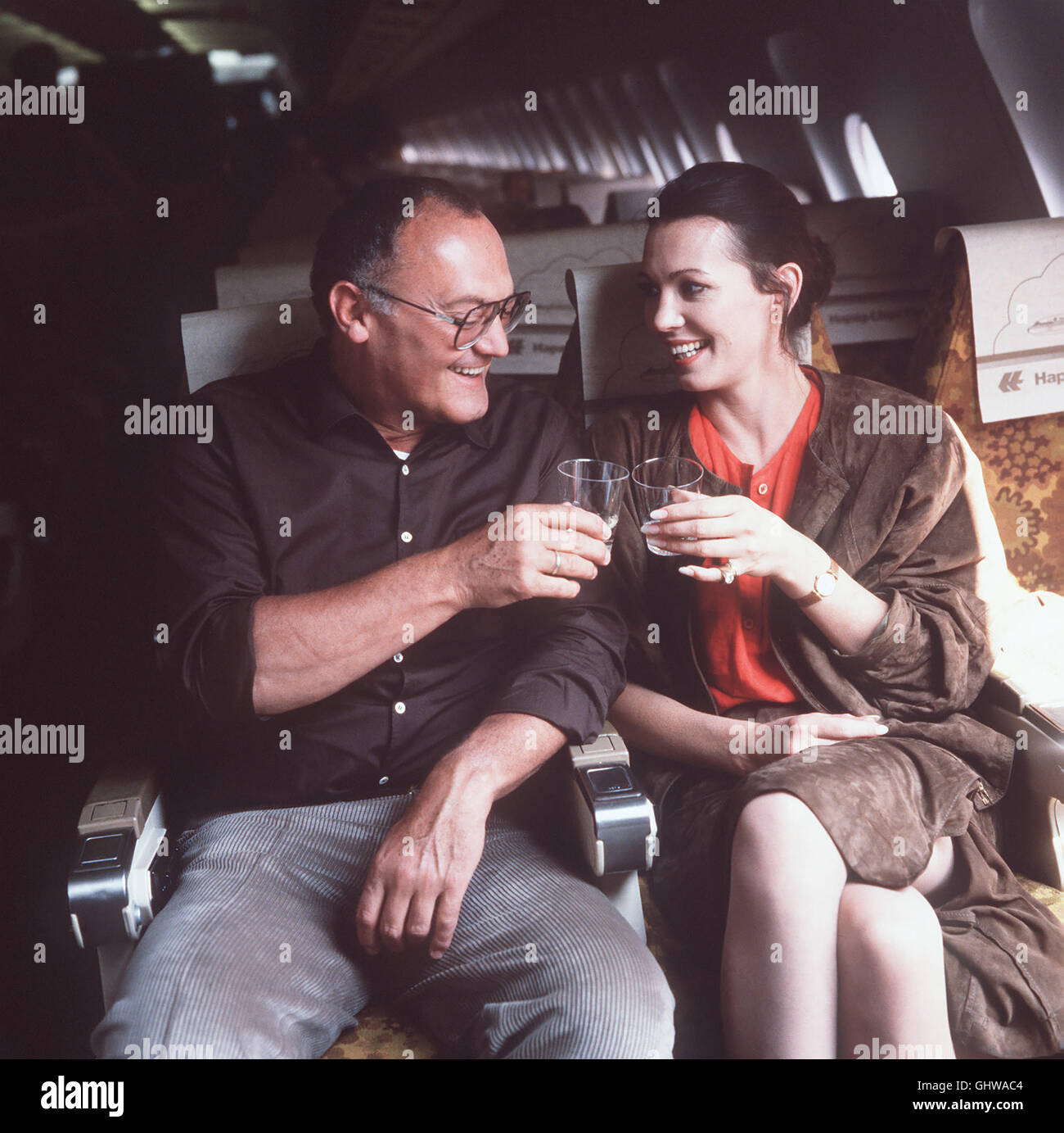 SOKO 5113 Nach dem ihrer Ausscheiden die Kollegin Katrin beschließen verbleibenden vier SOKO-Beamten, ihre Überstunden von Herrenpartie Forme en abzufeiern auf Mallorca. Der Ausflug bleibt nicht lange privat, denn bereits im Flugzeug trifft Göttmann (WERNER KREINDL) auf Birgit Hauser (IRIS BERBEN), die ihre verschwundene Sœur sucht. Regie : Ulrich Stark aka. Herrenpartie Banque D'Images