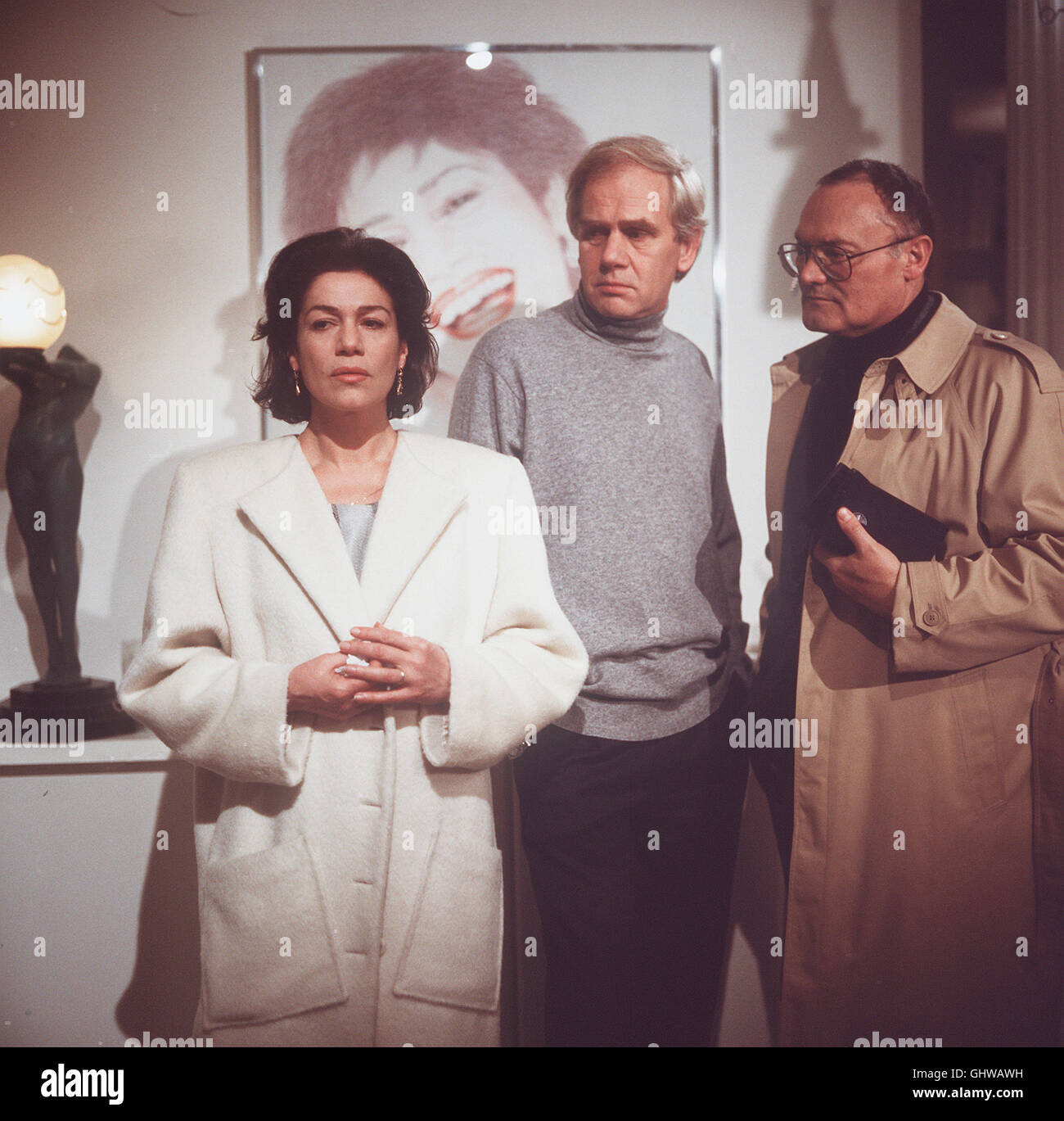 SOKO 5113 Folge : Das Duell Foto vlnr. : Judith Hansen (HANNELORE ELSNER), le professeur Hansen (KLAUS BARNER) und Karl Göttmann (WERNER KREINDL). Regie : BRD 1986 aka. Das Duell Banque D'Images