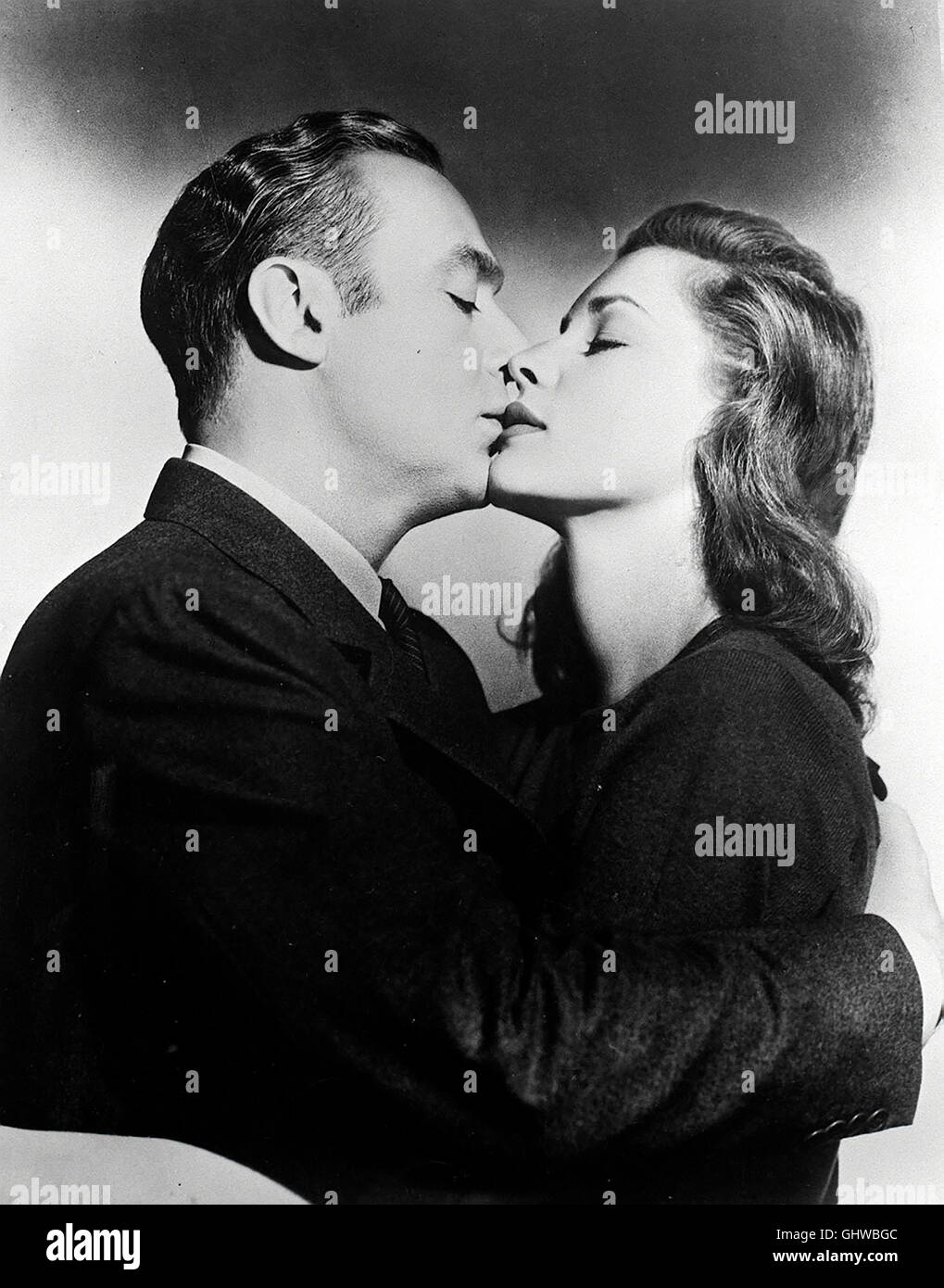 Jagd im Nebel- Londres 1937. Der Ex-Musiker Luis Denard (Charles Boyer), 'Der stumme' im kämpft für die Republikaner. Geheimagent als er versucht, eine der Kohlelieferung Franco-Regime faschistische Jèrri un das en zu. Mme Melandez vermeintlichen Seine Helfer und Contreras entpuppen sich als Verräter est und plötzlich wird als Denard gejagt mörder. Die ne corrige que burschikose Rose Cullen (Lauren Bacall), die Tochter von Minenbesitzers, Denard glaubt und damit sich selbst dans begibt Lebensgefahr. Regie : Herman Shumlin aka. Agent confidentiel Banque D'Images