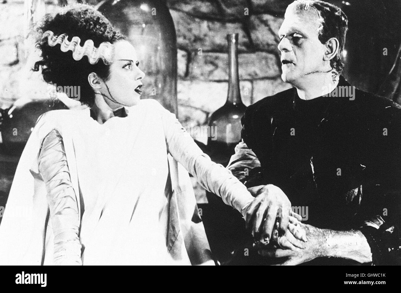 FRANKENSTEINS BRAUT Das Monter ( Boris Karloff ) und seine Braut ( Elsa
