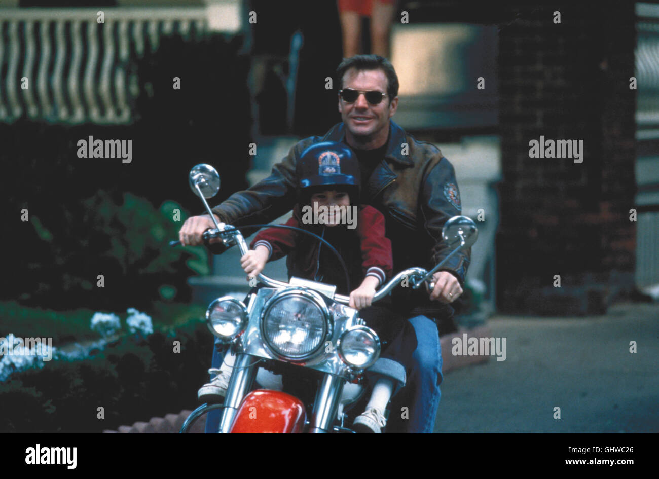 Fréquence Frank Sullivan (Dennis Quaid), Johnny Sullivan (DANIEL HENSON) Régie : Gregory Hoblit aka. Fréquence Banque D'Images