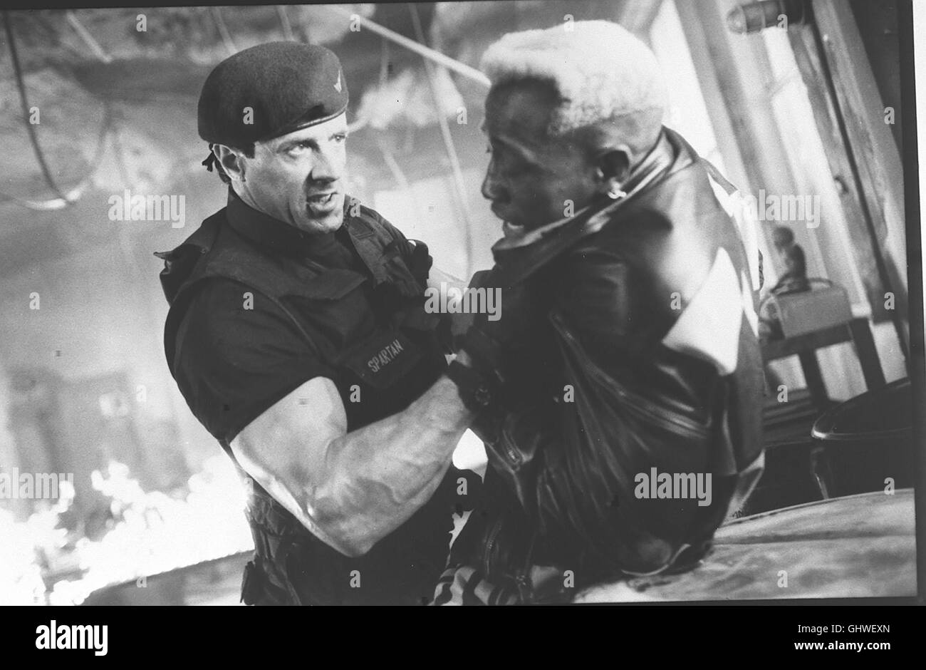 demolition man schwerverbrecher ein und ein polizist werden im jahr 1996 zu 70 jahren und haft verurteilt eingefroren im jahr 2032 beide aufgetaut werden wieder und sich erneut bekampfen im mittlerweile