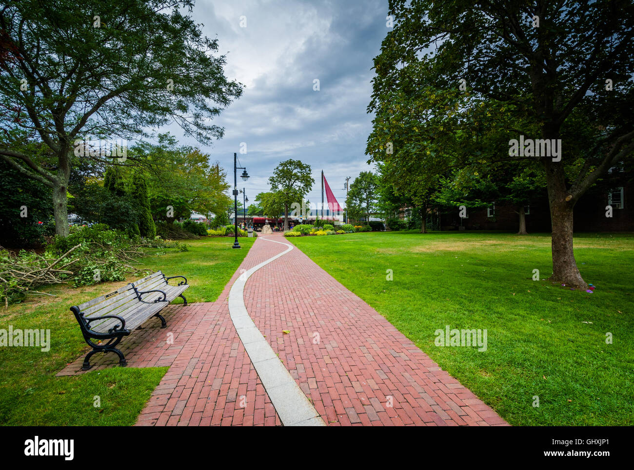Banc et promenade à Hyannis, Cape Cod, Massachusetts. Banque D'Images