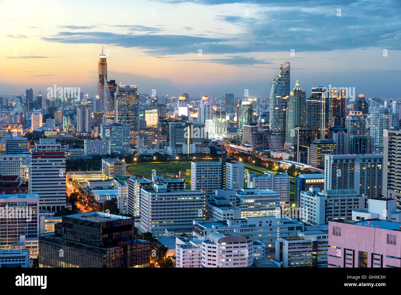 La ville de Bangkok avec skyscraper building dans le centre du quartier des affaires de Bangkok, Thaïlande Banque D'Images
