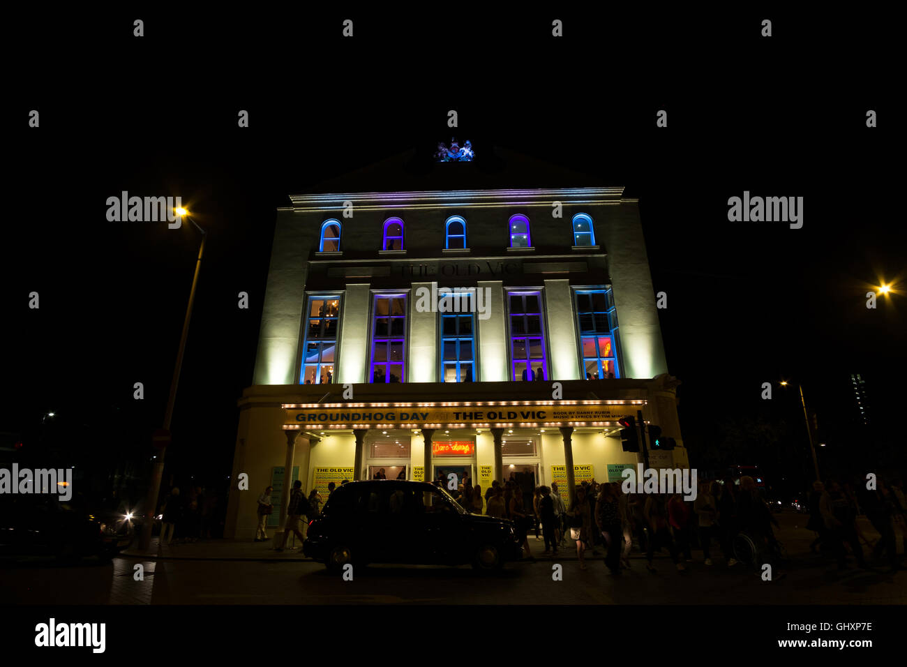 Une vue de l'Old Vic Theatre de Waterloo, Londres la nuit, tout en montrant le Tim Minchin et Danny Rubin encore de, la Da Banque D'Images