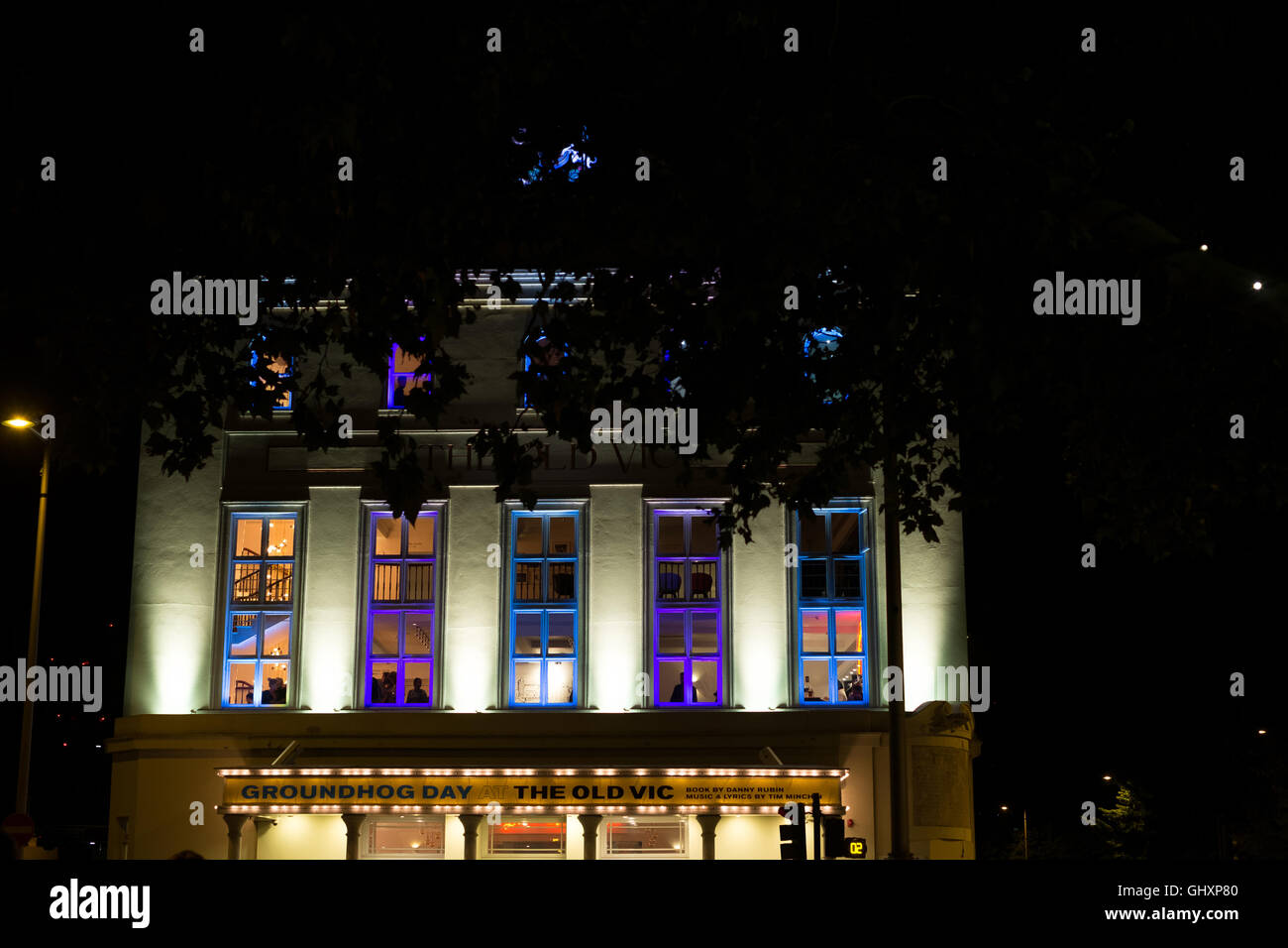 Une vue de l'Old Vic Theatre de Waterloo, Londres la nuit, tout en montrant le Tim Minchin et Danny Rubin encore de, la Da Banque D'Images