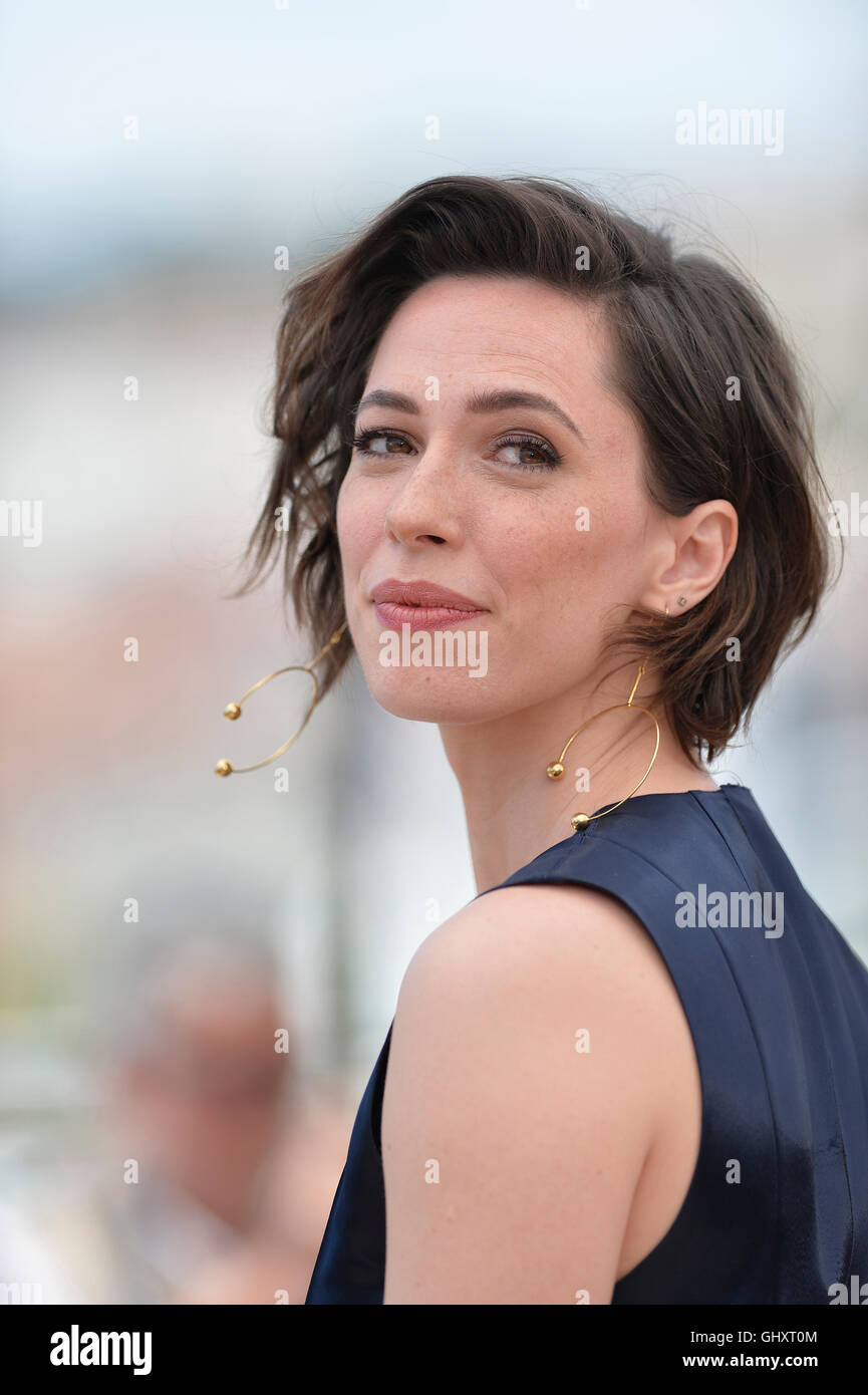 69e Festival de Cannes : Rebecca Hall posing lors d'un photocall pour le film 'Le BFG' (2016/05/14) Banque D'Images