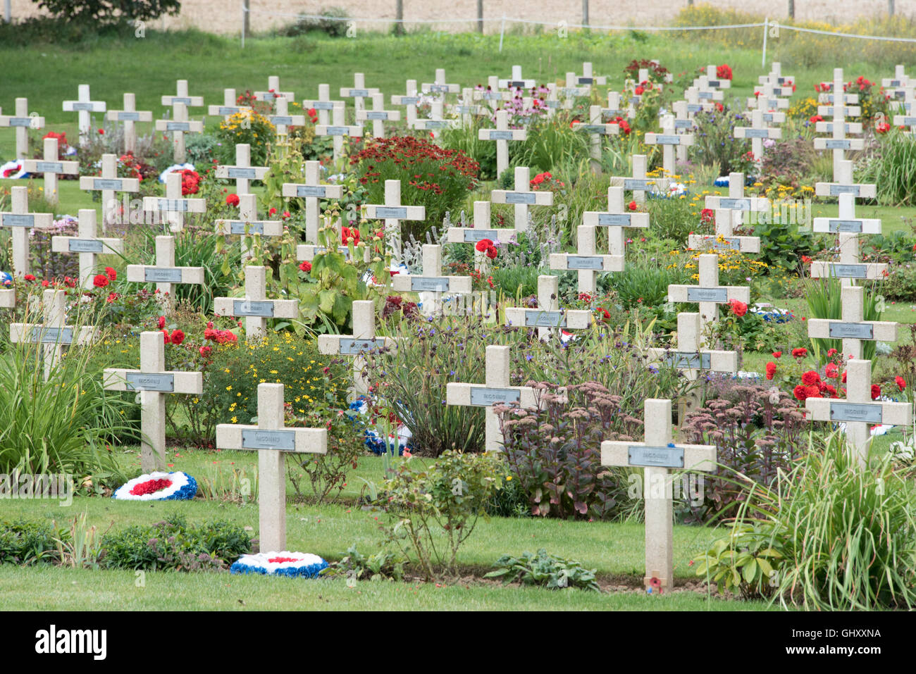 Marquage traverse les tombes de soldats inconnus au mémorial de Thiepval Banque D'Images