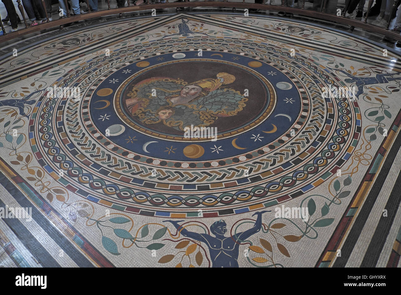 Sol de mosaïque, près du Musée Pio-Clementino, Musées du Vatican, Vatican, Rome, Italie. Banque D'Images