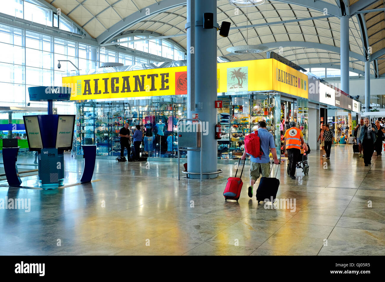 Park And Fly Alicante Am Flughafen www.alamyimages.fr