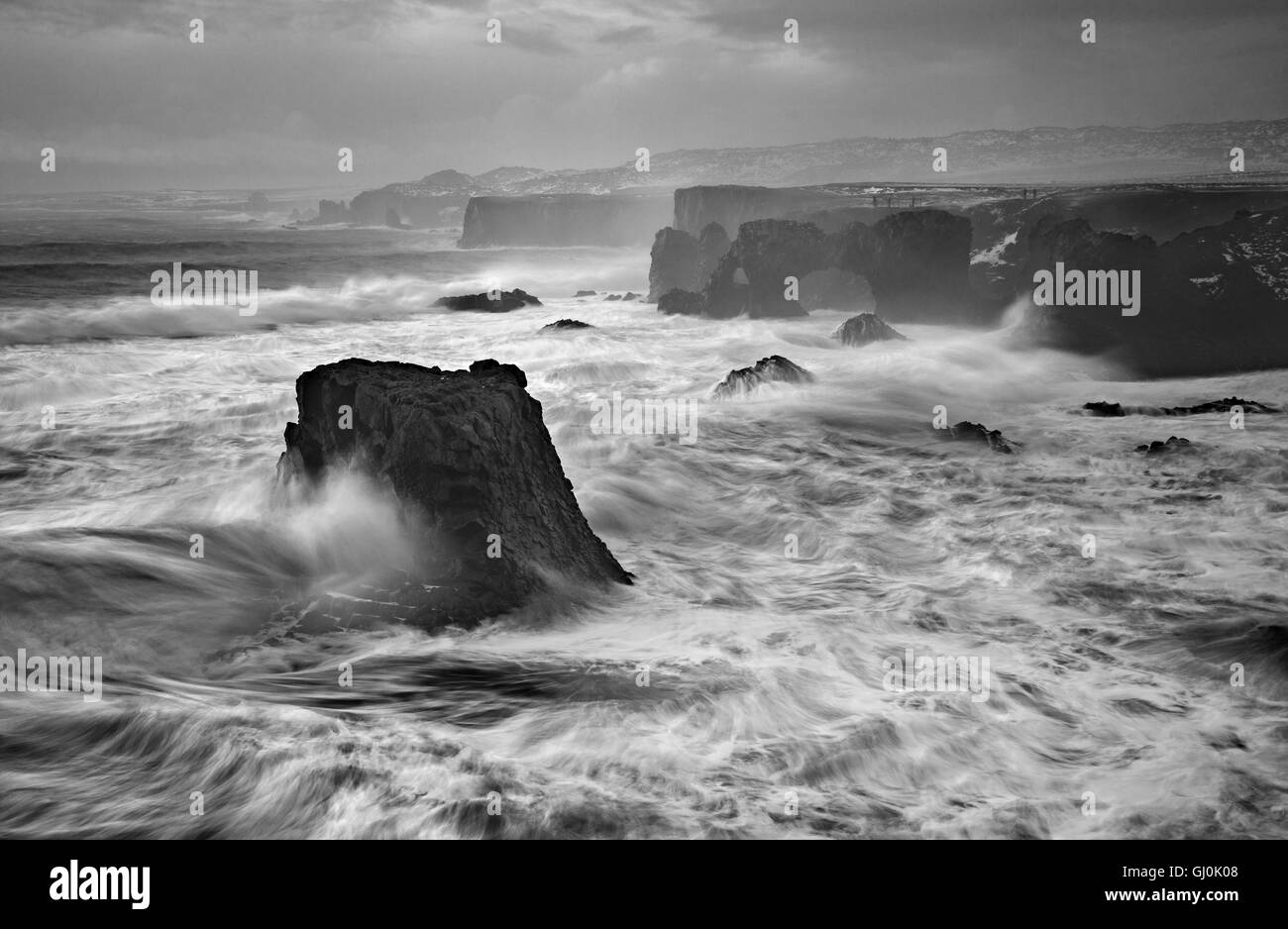 Une tempête hivernale sur la côte près de Arnastapi, péninsule Snaefellsness, Islande Banque D'Images