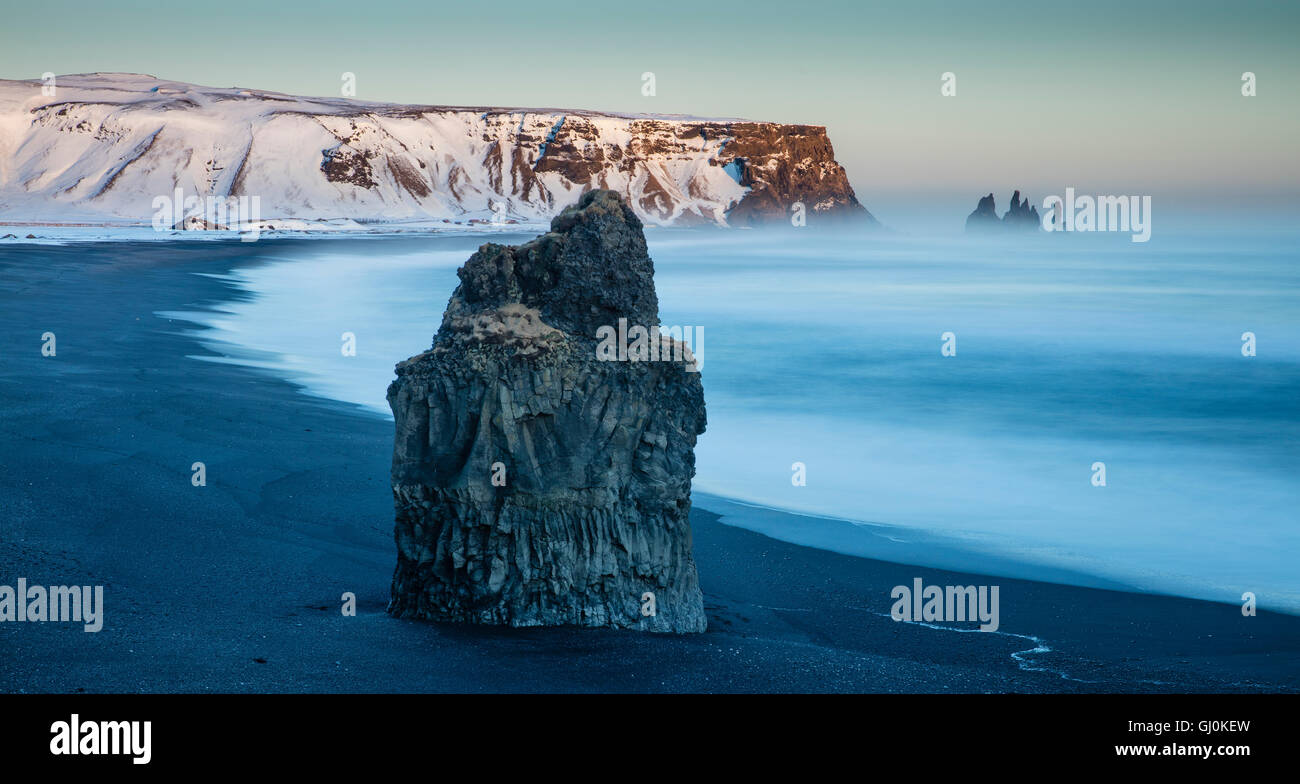 Dyrholaey et le sud de l'Islande, Reynisfjara qui jouit Banque D'Images Dyrholaey et le sud de l'Islande, Reynisfjara qui jouit Banque D'Images