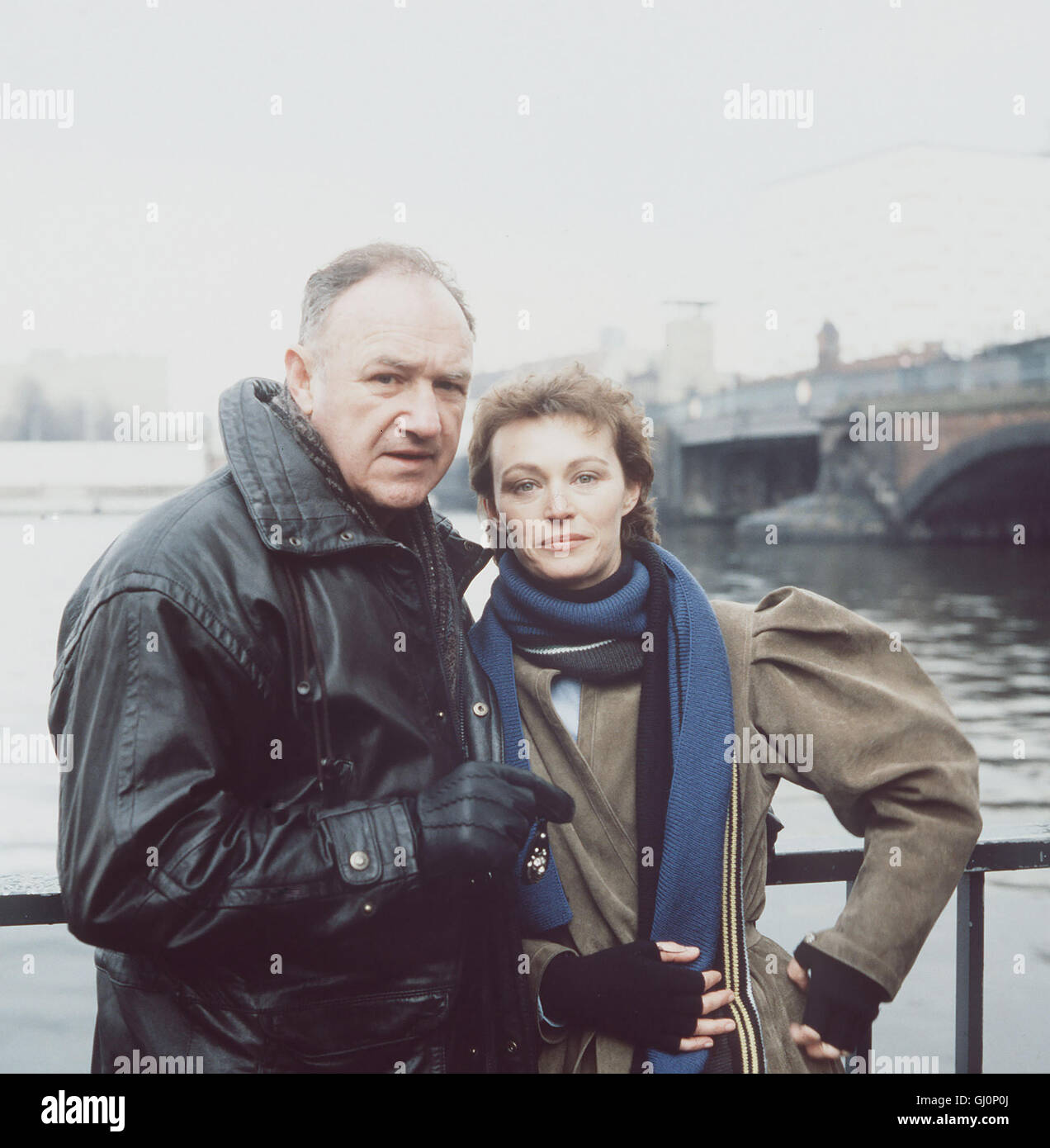 Objectif - D'ZIELSCHEIBE USA 1985 / Regie : Arthur Penn Walter Lloyd (Gene Hackman) wird eines Tages auf dramatische Weise mit and Crew senneur konfrontiert. Festivals »Europareise« auf einer wird seine Frau Donna entführt. Er soll nach Paris kommen. Gemeinsam mit seinem Sohn Chris macht er sich auf den Weg. Dabei treffen Sie auf Carola (ILONA GRÜBEL). Regie : Arthur Penn aka. Target Banque D'Images