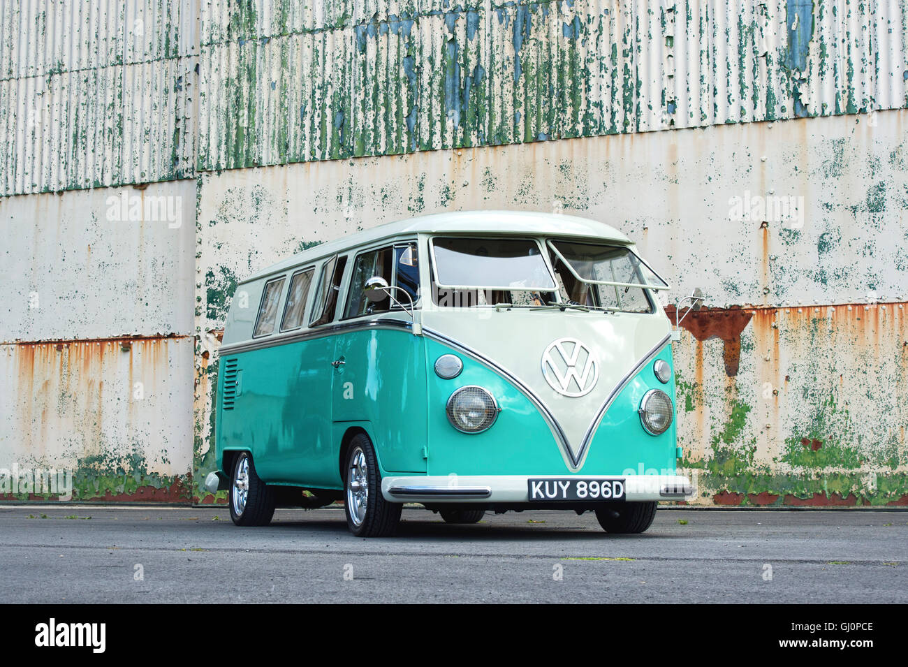 1966 VW Volkswagen écran divisé le camping-car. Centre du patrimoine mondial, Bicester Oxfordshire, Angleterre Banque D'Images