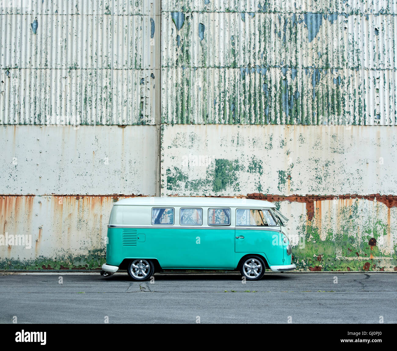 1966 VW Volkswagen écran divisé le camping-car. Centre du patrimoine mondial, Bicester Oxfordshire, Angleterre Banque D'Images
