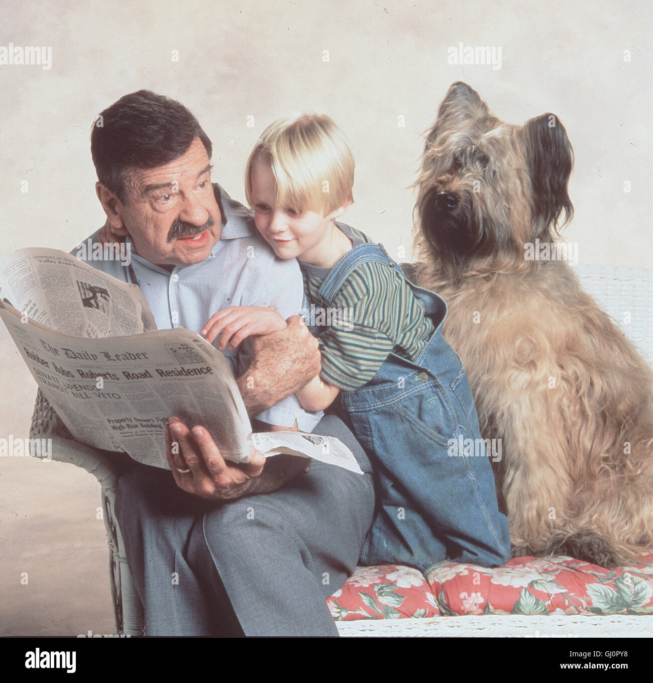 DENNIS- griesgrämige gutmütige aber Der, M. Wilson (Walter Matthau) muß die meist unbeabsichtigten Attacken des kleinen chaotischen Dennis (MASON GAMBLE) ertragen. Regie : Nick Castel aka. Dennis The Menace Banque D'Images