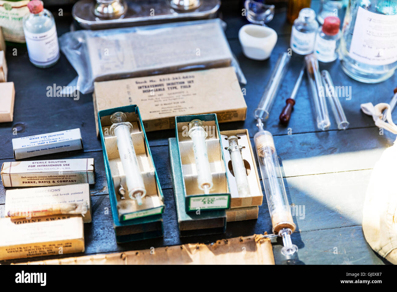 Seringue en verre des seringues pour l'injection de drogue par voie ...