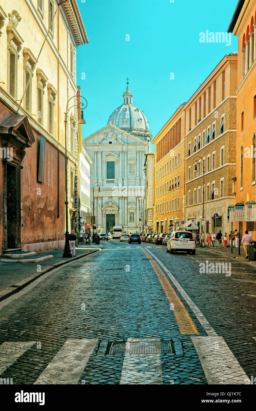 Rome, Italie - 28 août 2012 : Eglise de Sant'Andrea della Valle à Corso del Rinascimento Street dans la vieille ville de Rome en Italie. Dans ton style vintage spécialement Banque D'Images
