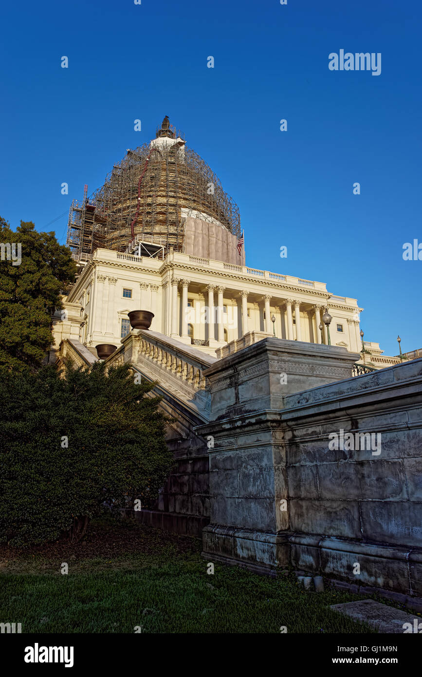 Vue rapprochée de l'United States Capitol à Washington D.C. à la photo c'est au cours de la reconstruction. C'est le siège du Congrès des États-Unis et le symbole de l'organe législatif. Banque D'Images