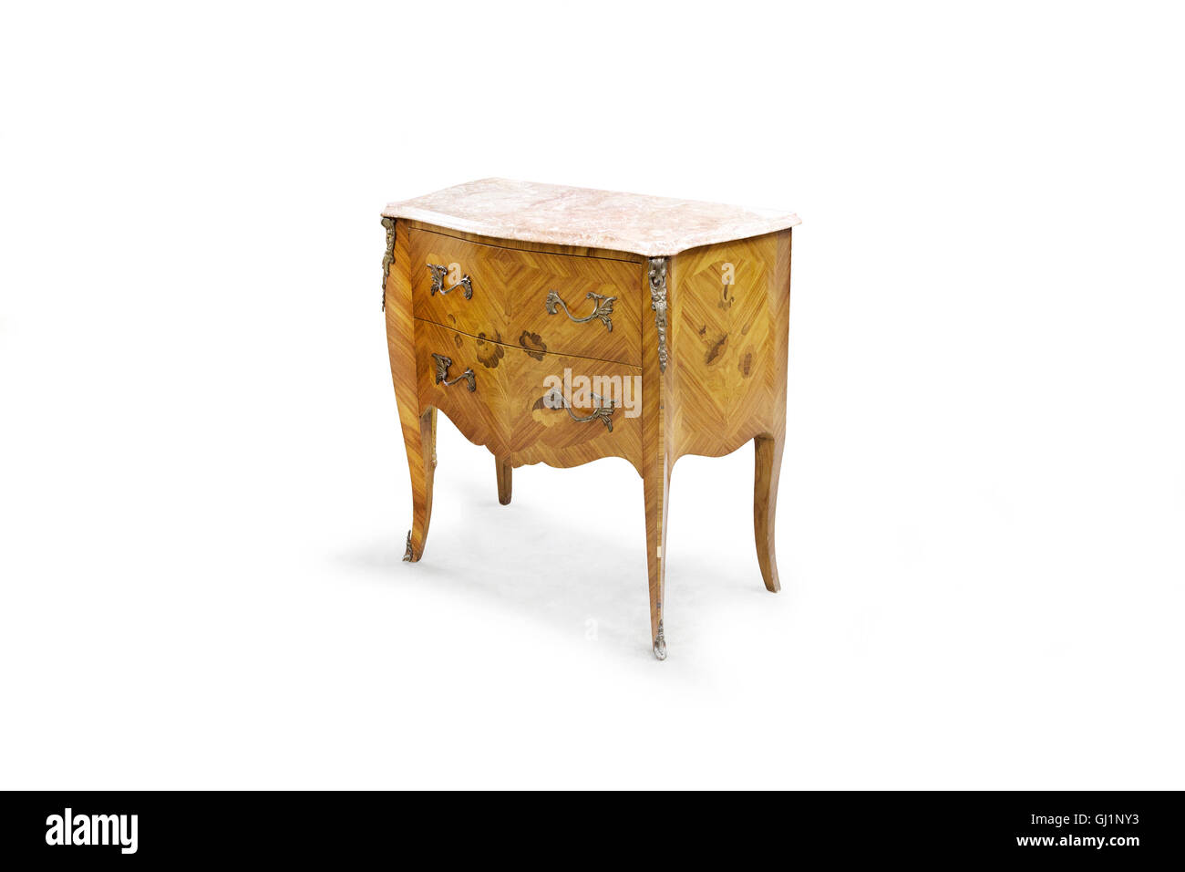 Vintage commode sur le fond blanc. Banque D'Images Vintage commode sur le fond blanc. Banque D'Images