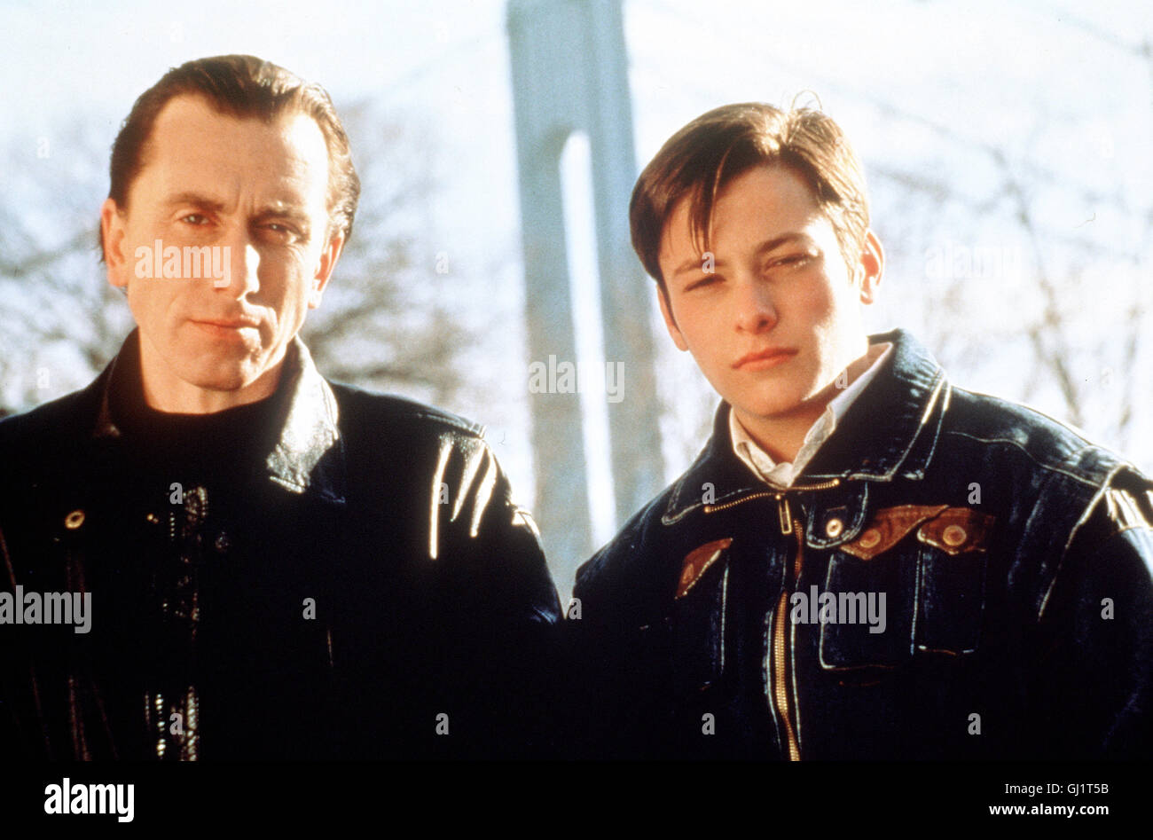 LITTLE ODESSA - EISKALT WIE DER TOD- La plage de Brighton, New York. Unter den Einheimischen heisst das überwiegend von russisch-jüdischen Einwanderern bewohnte Stadtviertel 'Little Odessa'. Hier ist der Auftragskiller Joshua Shapira, aufgewachsen und nun führt ein neuer Job nhi nach vielen Jahren dorthin zurück. Bild : Joshua Shapira (Tim Roth,li.) und sein Bruder sandels Ruben (EDWARD FURLONG) Régie : James Gray aka. Little Odessa Banque D'Images