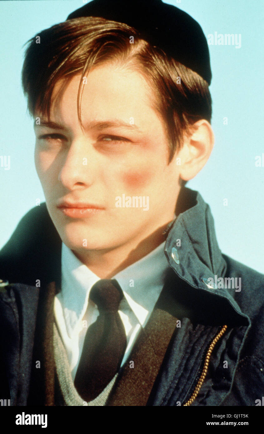 LITTLE ODESSA - EISKALT WIE DER TOD- La plage de Brighton, New York. Unter den Einheimischen heisst das überwiegend von russisch-jüdischen Einwanderern bewohnte Stadtviertel 'Little Odessa'. Hier ist der Auftragskiller Joshua Shapira, aufgewachsen und nun führt ein neuer Job nhi nach vielen Jahren dorthin zurück. Bild : Reuben Shapira (EDWARD FURLONG) Régie : James Gray aka. Little Odessa Banque D'Images