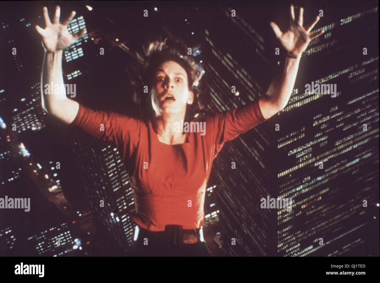 BLUE STEEL- In diesem spannenden Thriller spielt Jamie Lee Curtis eine junge Polizistin, die von einem psychopathischen mörderischen zu einem Killer Katz- und wird gezwungen Mausspiel. Regie : Kathryn Bigelow aka. Blue Steel Banque D'Images