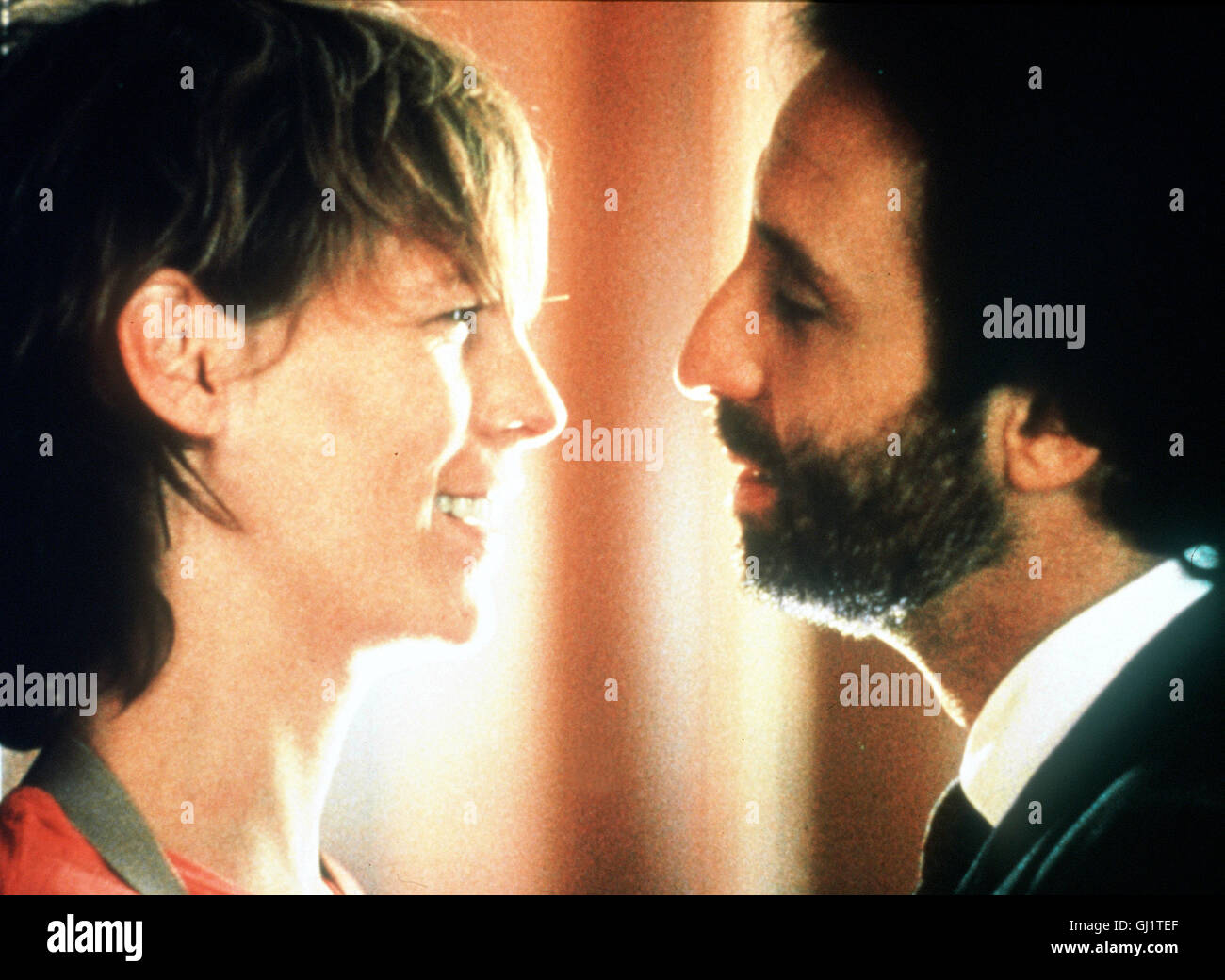 BLUE STEEL- Die junge Polizistin Megan Turner (Jamie Lee Curtis) beginnt eine mit Liaison Eugene Hunt (RON SILVER), ohne zu ahnen, dass dieser ist ein psychopathischer Killer. Regie : Kathryn Bigelow aka. Blue Steel Banque D'Images