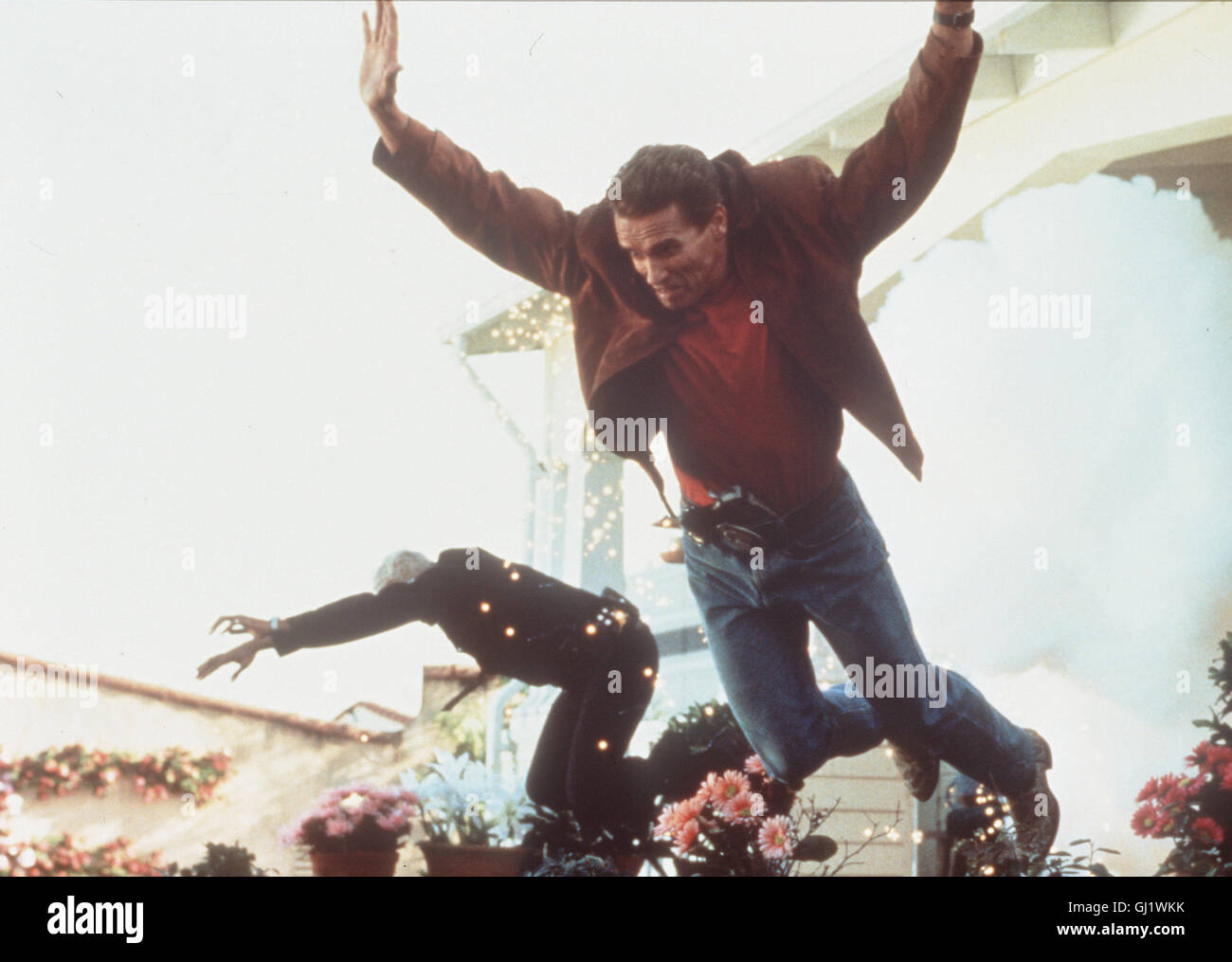 LAST ACTION HERO- Super-Action-tiendra Jack Slater (Arnold Schwarzenegger) löste gefährliche im Alleingang jede Situation. Immun ist gegen 'blaue Bohnen', überlebt mit einem Lächeln auf den Lippen jede und erledigt mit Leichtigkeit Explosion selbst den raffiniertesten bösewicht. Regie : John McTiernan aka. Last Action Hero Banque D'Images