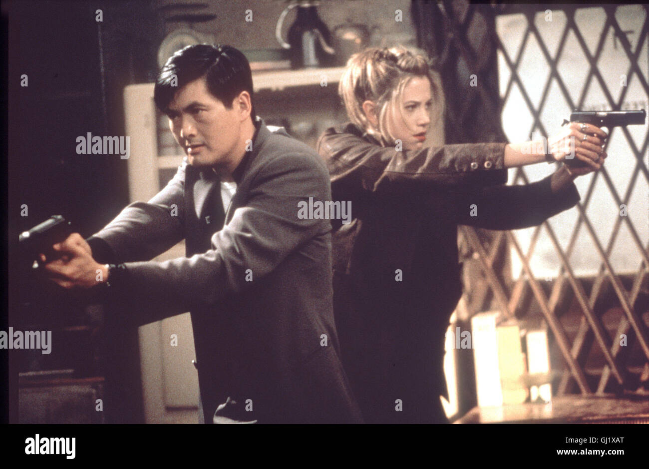 Beloved- ein paar, mit dem Spaßen : ist nicht zu Superstar Hongkong Chow Yun-FAT kämpft Killer als auf der Flucht vor and Crew senneur Seite Seite mit Mira Sorvino un Dokumentenfälscherin la SLA. Regie : Antoine Fuqua aka. The Replacement Killers Banque D'Images