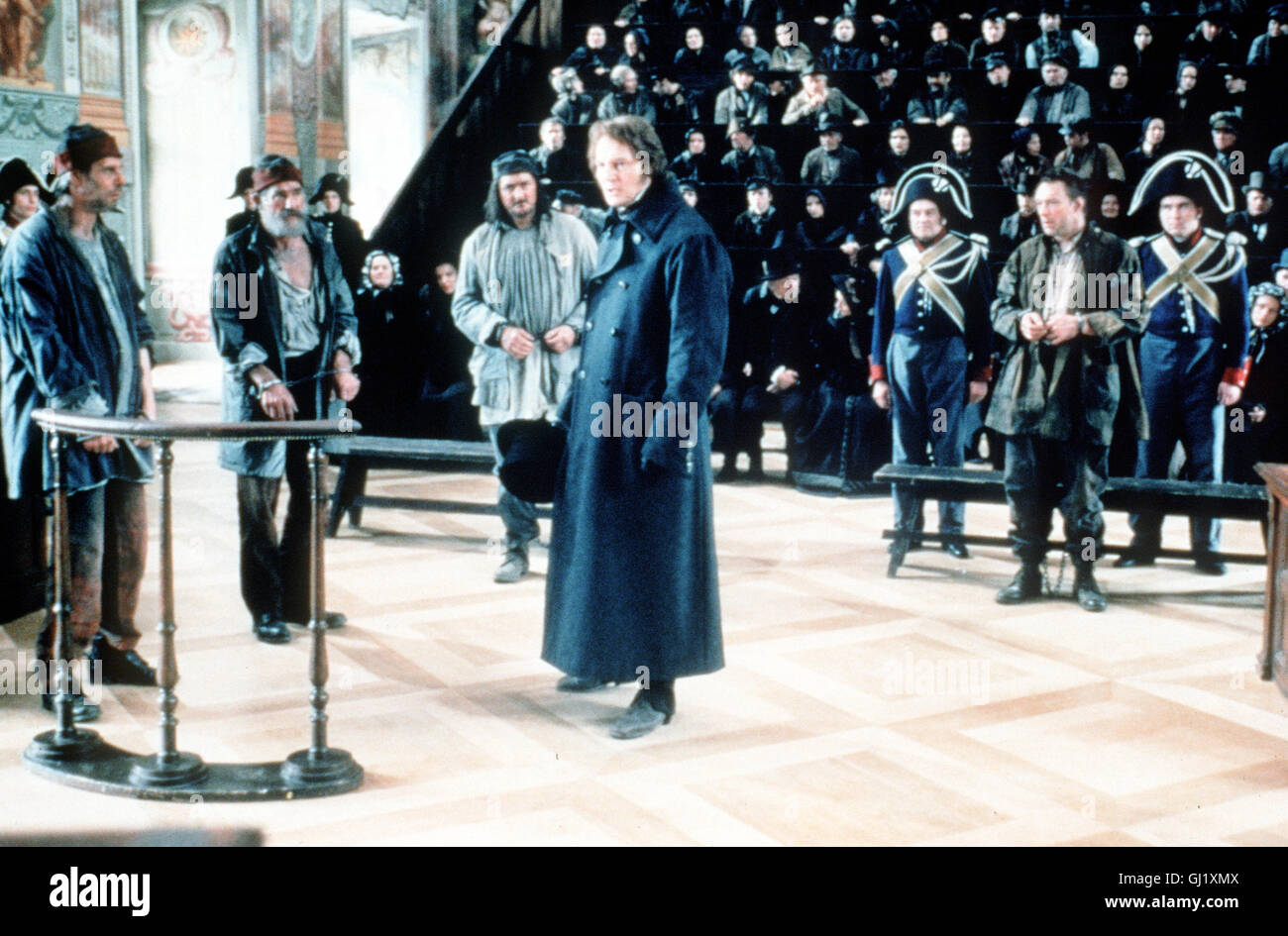 LES MISERABLES- Nach 20 Jahren Zuchthaus hat Jean Valjean (Liam Neeson) die Freiheit wiedererlangt. Er beginnt ein neues Leben und arbeitet mit sich zum Bürgermeister Kleinstadt hoch. Als die Polizei hinter seine wahre Identität kommt, flieht er nach Paris ... Regie : Bille August aka. Les Miserables Banque D'Images