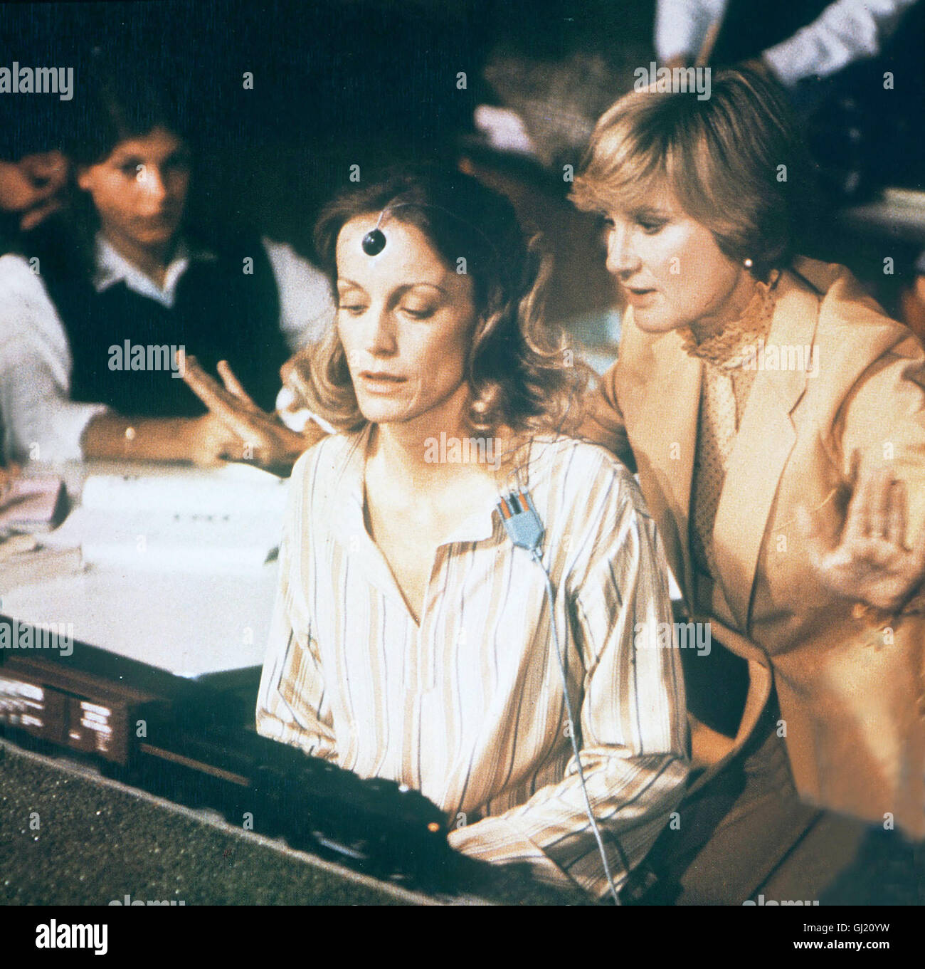 ALPHA- TEUFELSKREIS Junge Mädchen (Carrie Snodgress Szen mit und CAROL ROSSEN) psychokinetischen Fähigkeiten und werden von einer, Geheimorganization manipuliert. Regie : Brian De Palma aka. La furie Banque D'Images