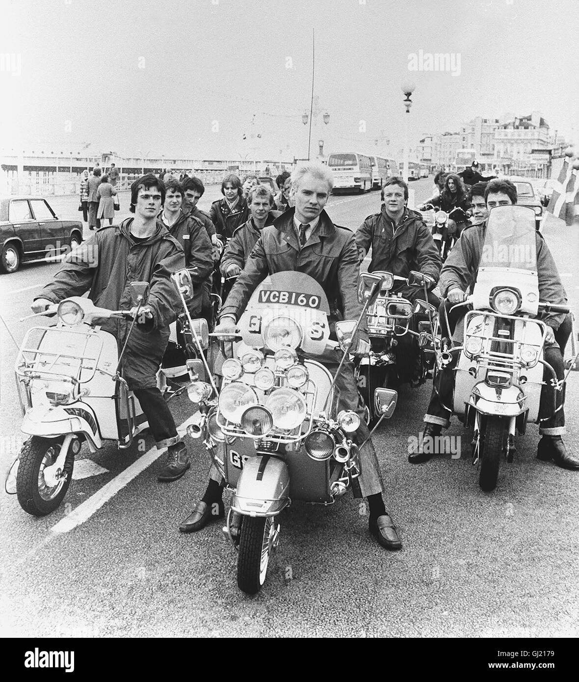 Franc Roddam QUADROPHENIA GO 1978, inspiriert von dem gleichnamigen Rockalbum der Britischen Gruppe l 'qui', inszenierte diesen Film mit über 2000 rekonstruierte Komparsen ; er das Londoner Vorstadtmilieu und die Musik der verwendete 'qui' als Untermalung. "Quadrophenia" ist die Story einer Generation. Culbuteur Die gegen die Mods, die gegen die Lederjacken Geschniegelten. F4 1000 Straßenschlachten spielen sich wie kultische Rituale ab. Voir mit STING - Ace (mi.) Régie : Franc Roddam Banque D'Images