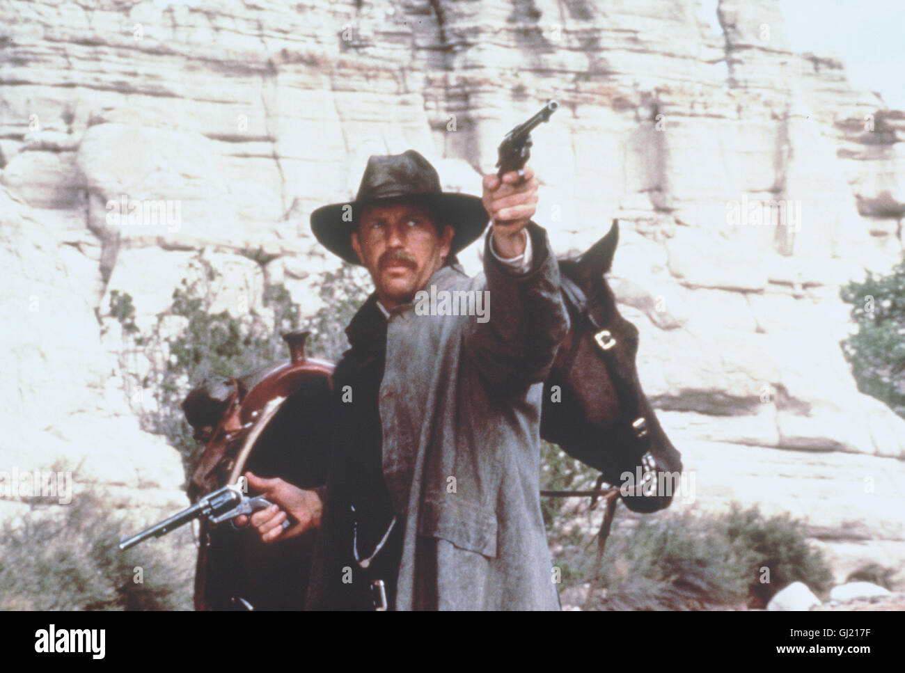 WYATT EARP - Das Leben einer LEGENDE- Wyatt Earp (Kevin Costner) qu'un Gerechtigkeitsfanatiker. Gnadenlos er sorgt für Recht und Ordnung. Clantonbande bekommt das auch die zu spüren à Tombstone. Regie : Lawrence Kasdan aka. Wyatt Earp Banque D'Images