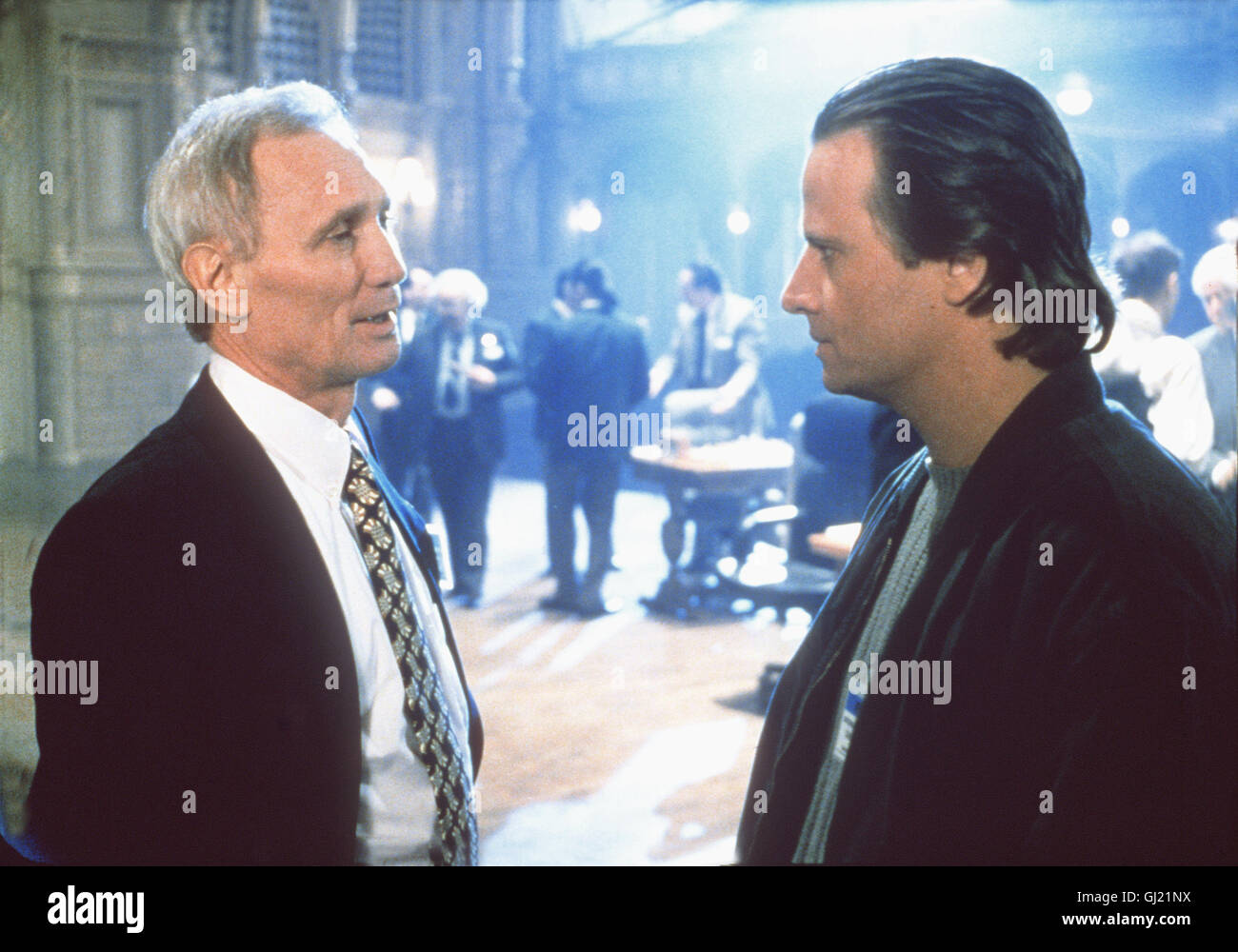 KNIGHT MOVES - EIN SPIEL- MÖRDERISCHES Schachgroßmeister als CHRISTOPHER LAMBERT Peter Sandersen, während eines Turniers dem ein offenbar Ein ganz besonderes Killer wahnsinniger Spiel aufzwingen... Voir mit ARTHUR BRAUSS Regie : Carl Schenkel aka. Kight se déplace Banque D'Images